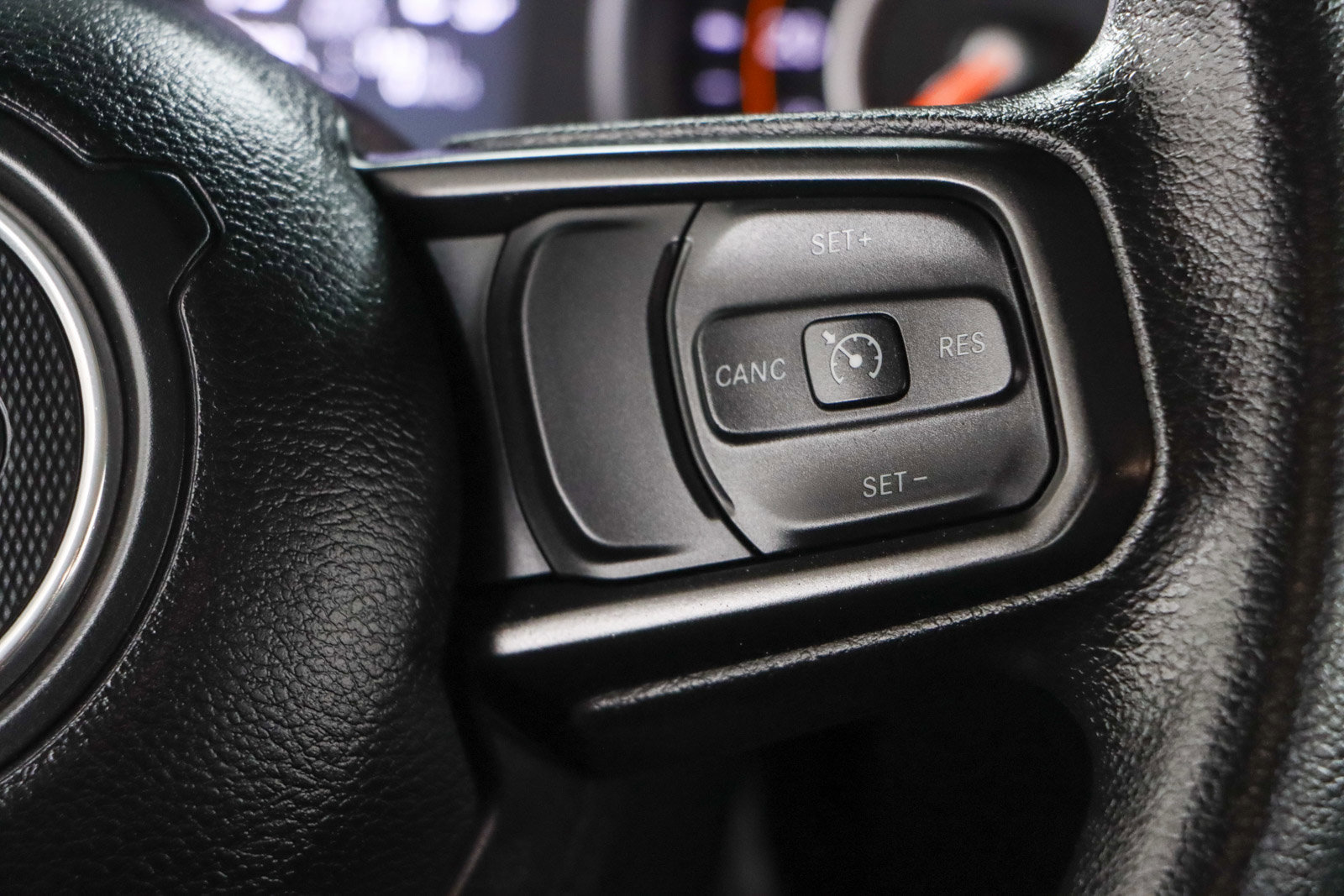 Used 2025 Jeep Gladiator Sport image 14