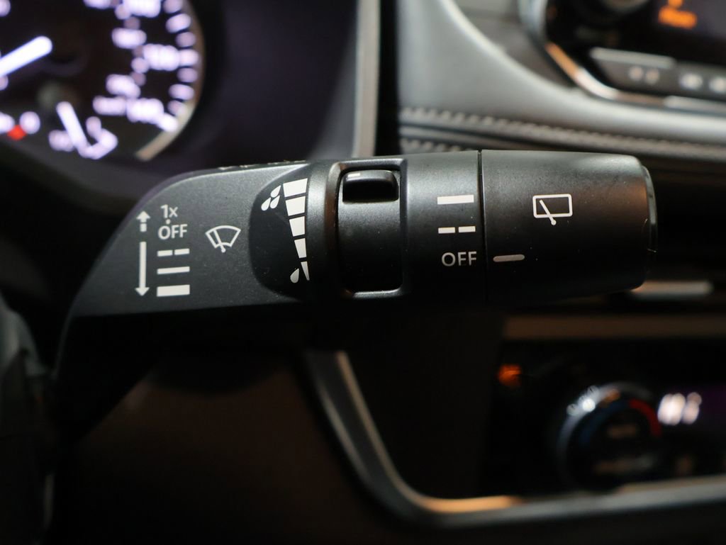 Used 2025 Nissan Rogue SV AWD/4WD image 40