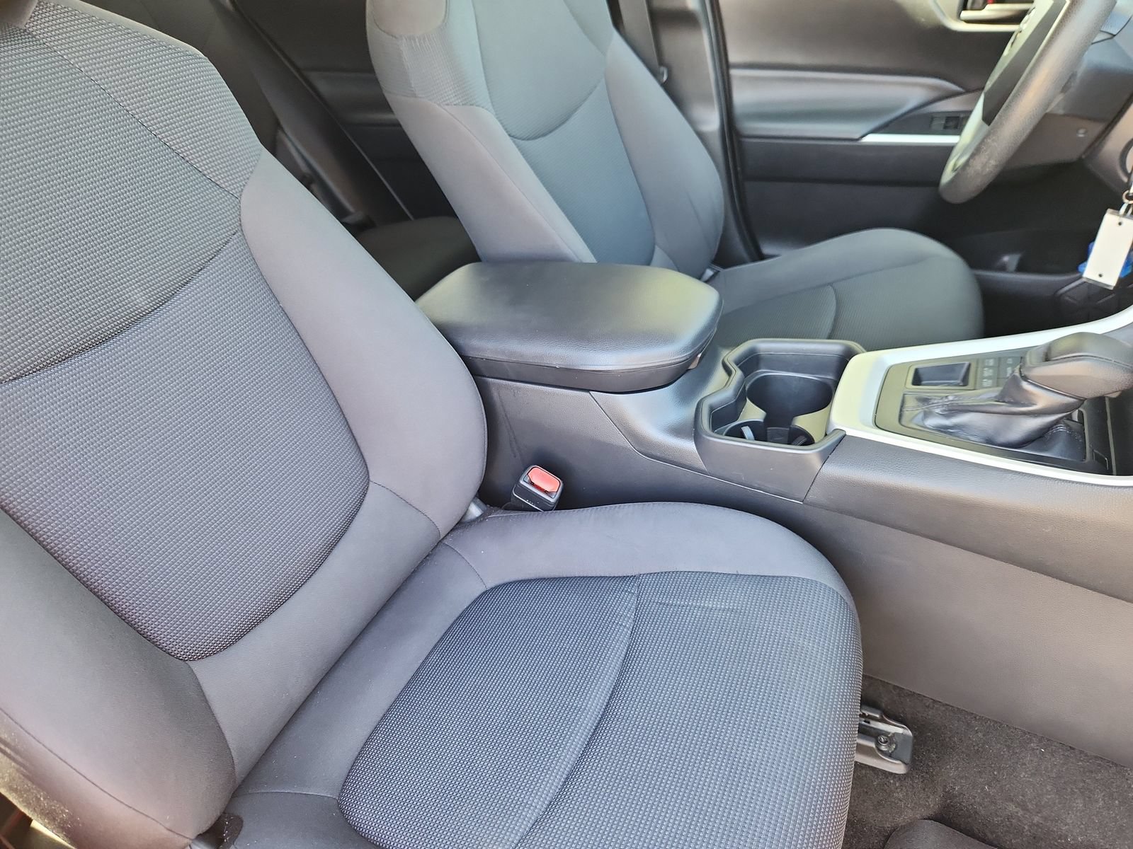 Used 2020 Toyota RAV4 LE w/ Carpet Mat Package AWD/4WD image 15
