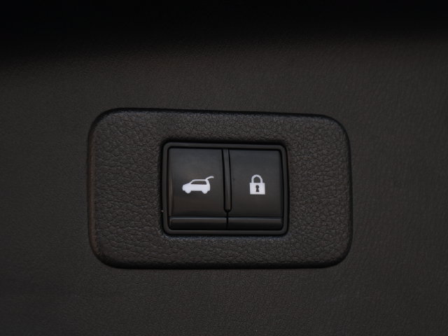 Used 2021 Nissan Armada Platinum w/ Captain's Chairs Package AWD/4WD image 12