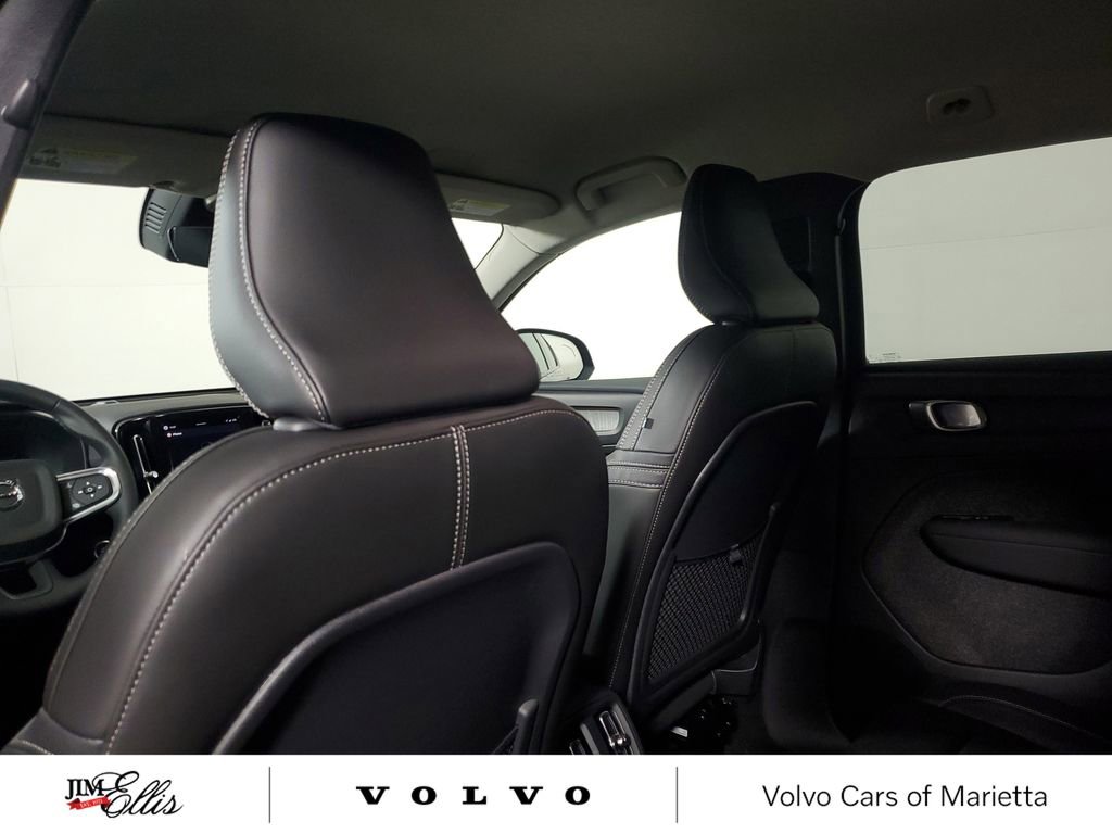 Used 2026 Volvo XC40 B5 Core w/ Climate Package image 15