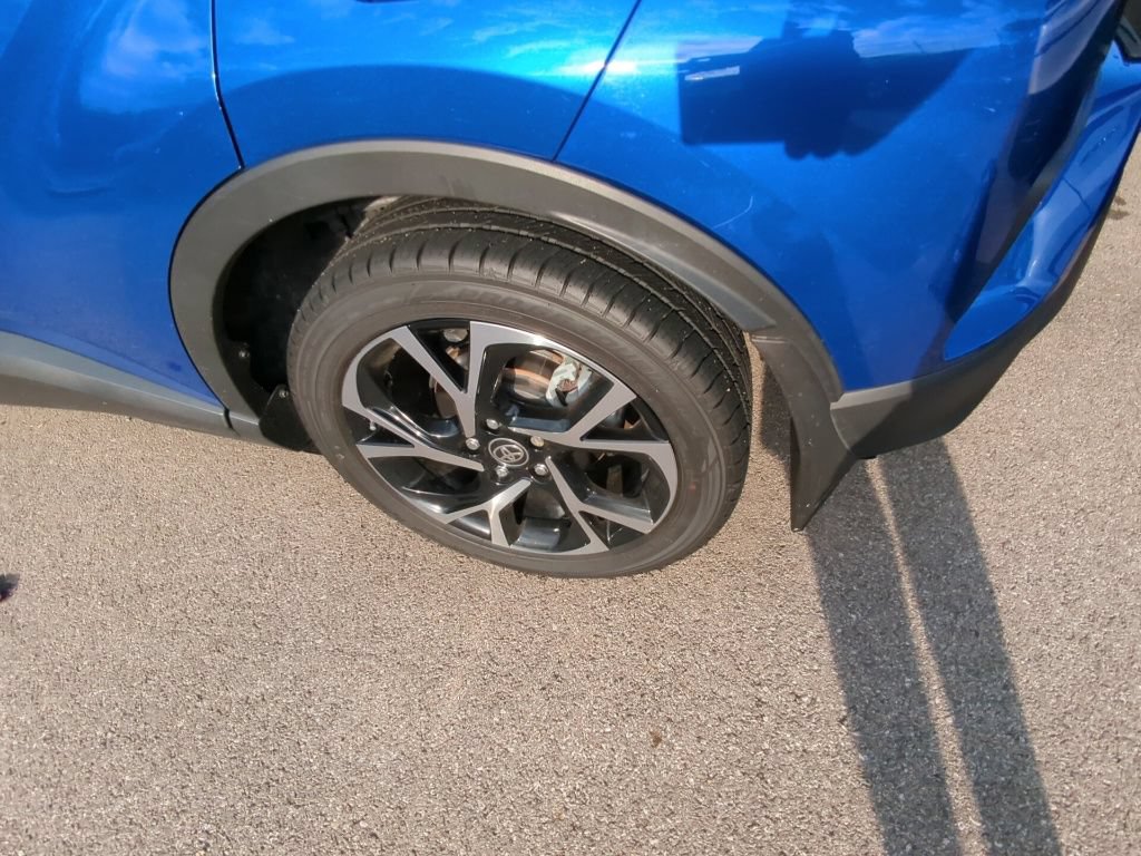 Used 2021 Toyota C-HR XLE FWD image 5
