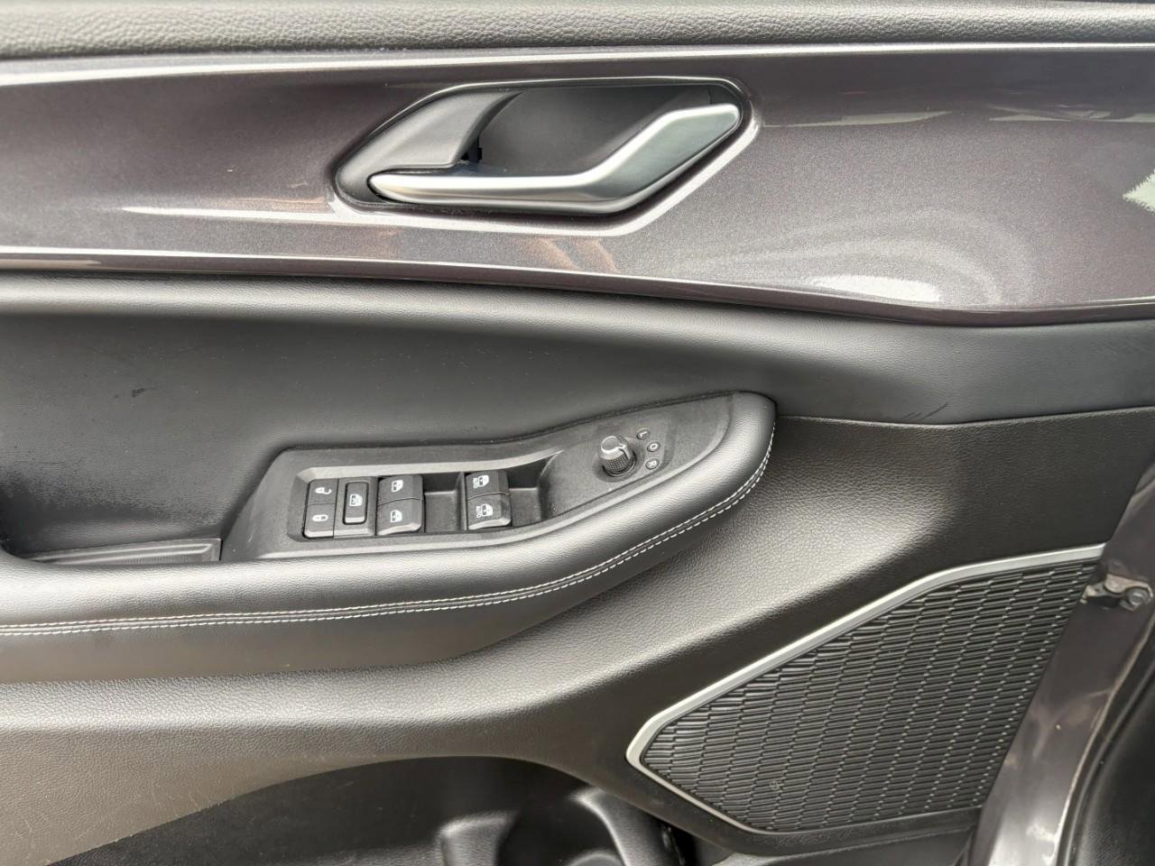 Used 2022 Jeep Grand Cherokee L Laredo image 11