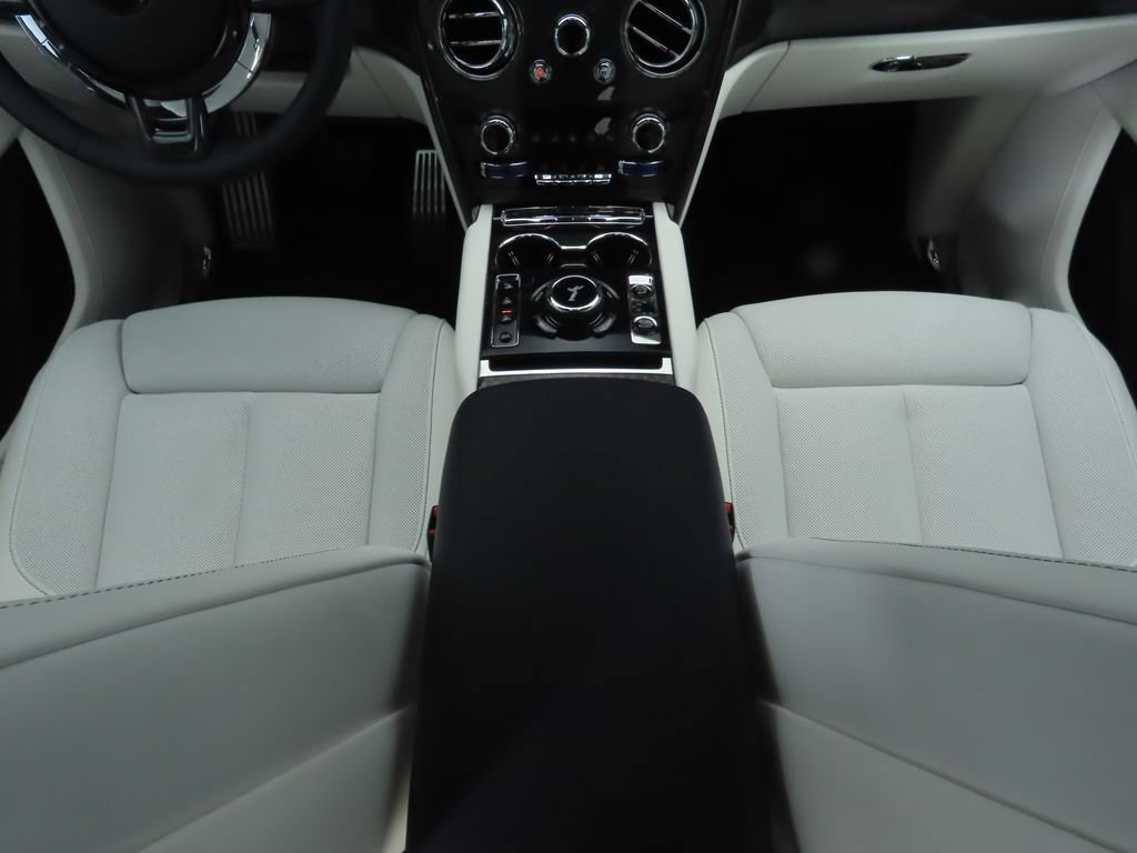 Used 2026 Rolls-Royce Cullinan Black Badge AWD/4WD image 17