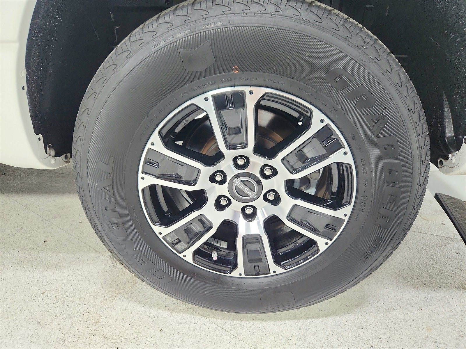 Used 2023 Nissan Titan SV image 38