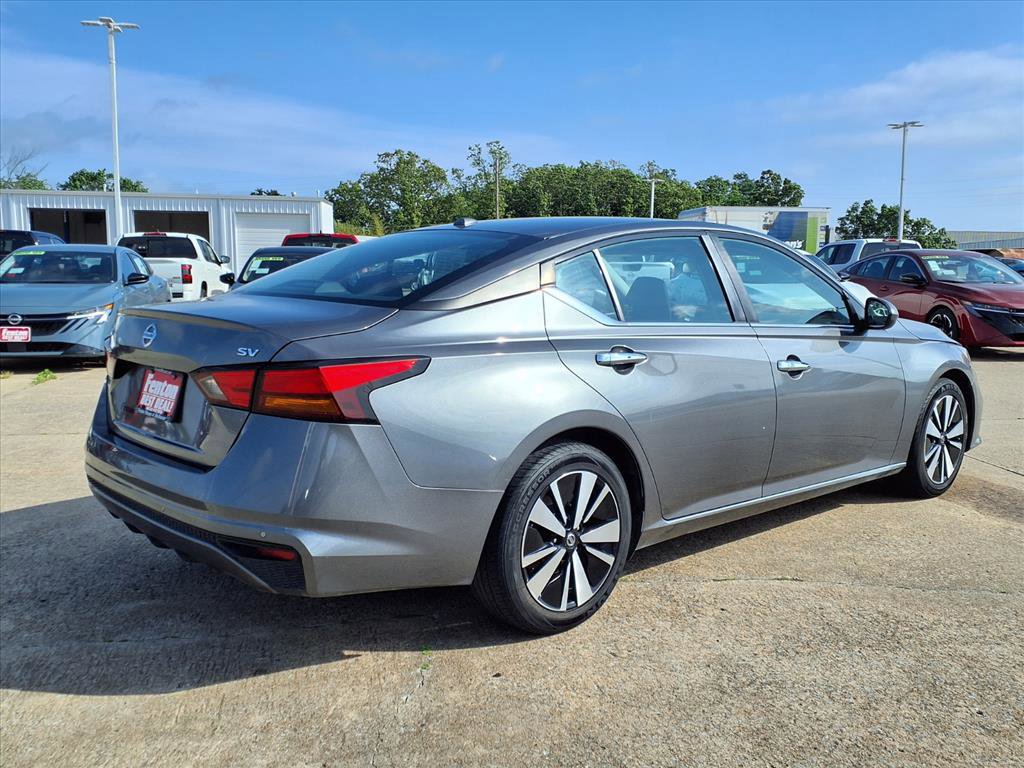 Used 2022 Nissan Altima 2.5 SV FWD image 2