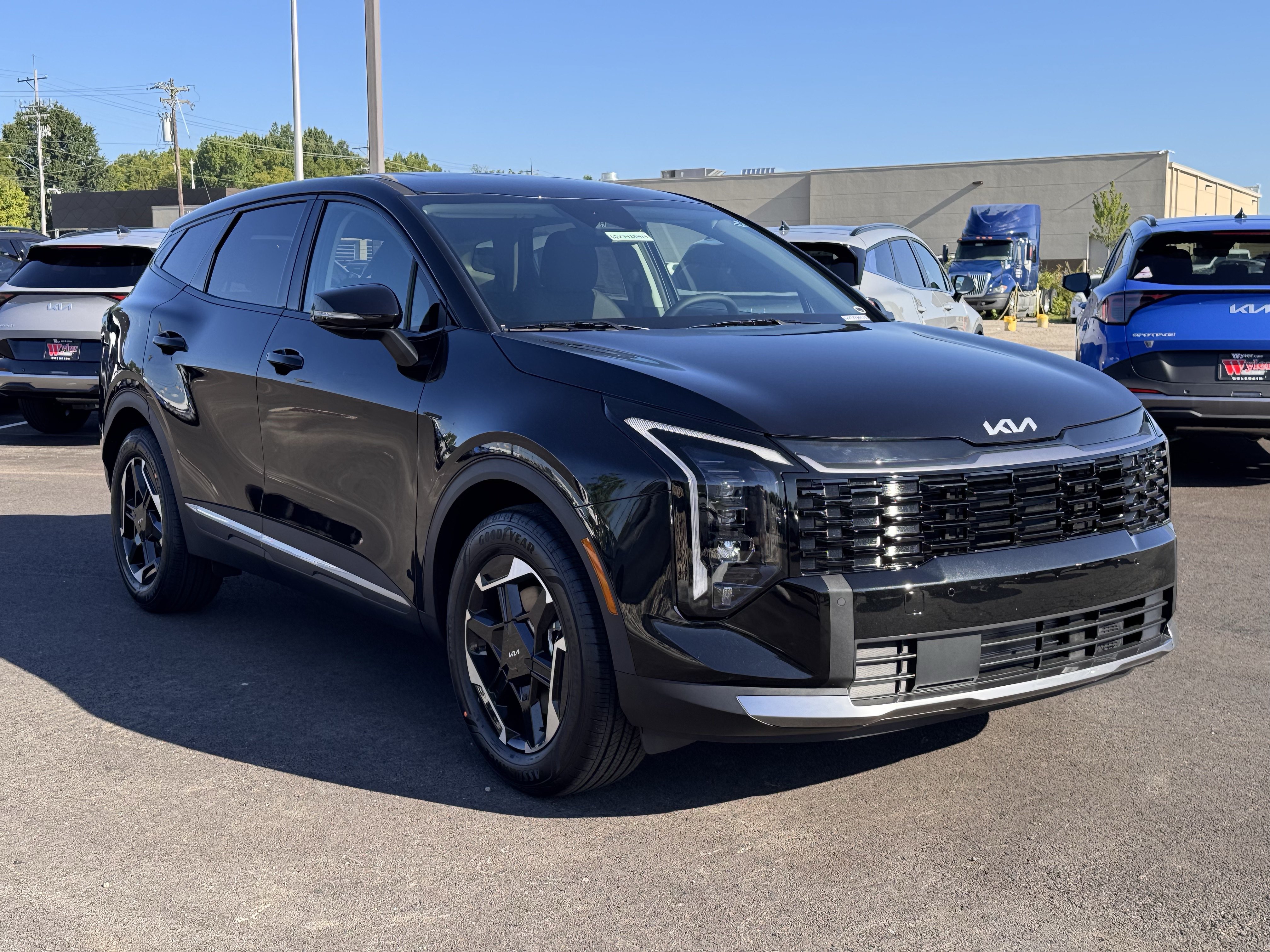 New 2027 Kia Sportage S FWD image 3