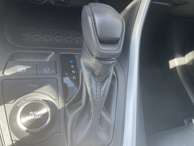 Used 2025 Toyota RAV4 XLE AWD/4WD image 15