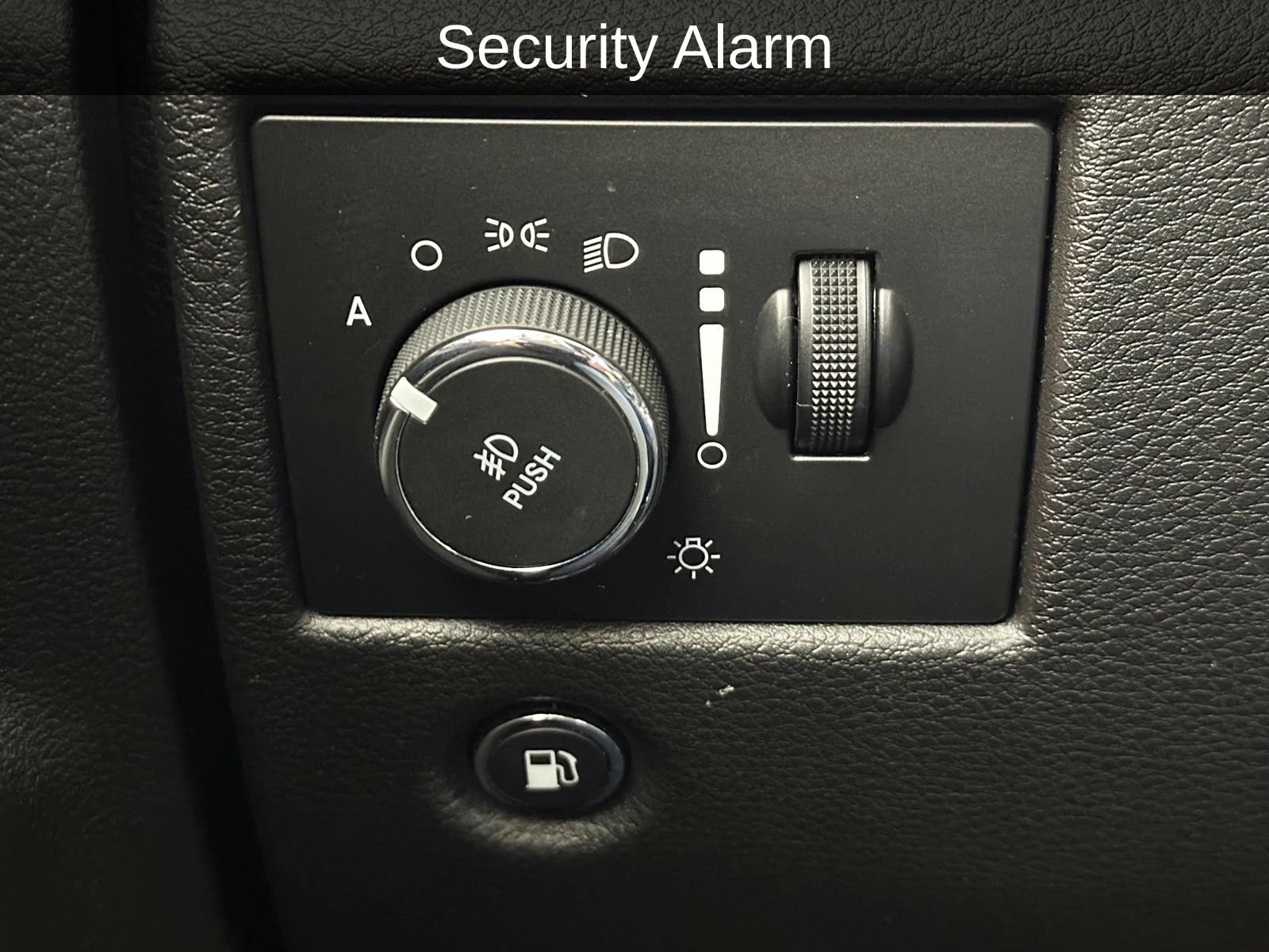 Used 2018 Jeep Grand Cherokee Altitude RWD image 11