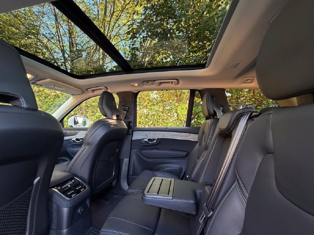 Used 2025 Volvo XC90 T8 Ultra w/ Protection Package Premier AWD/4WD image 32