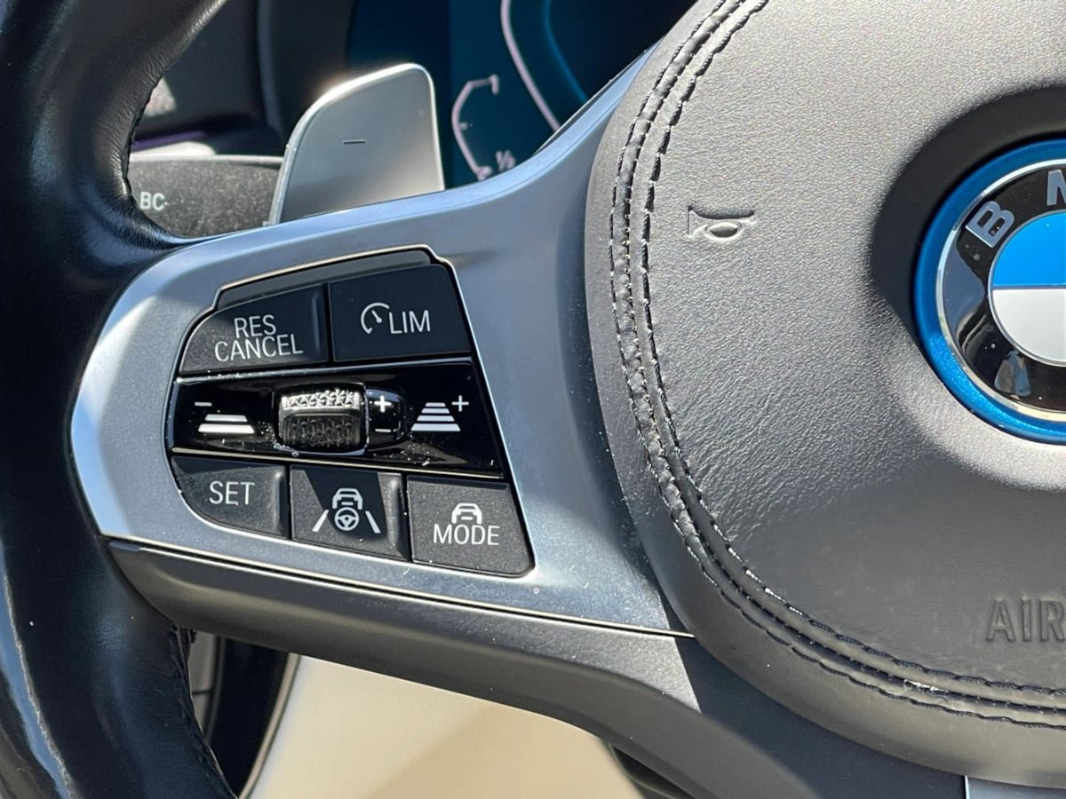 Used 2022 BMW 530e w/ Executive Package RWD image 27
