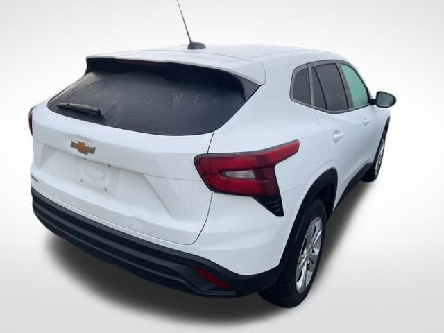 Used 2024 Chevrolet Trax LS image 9