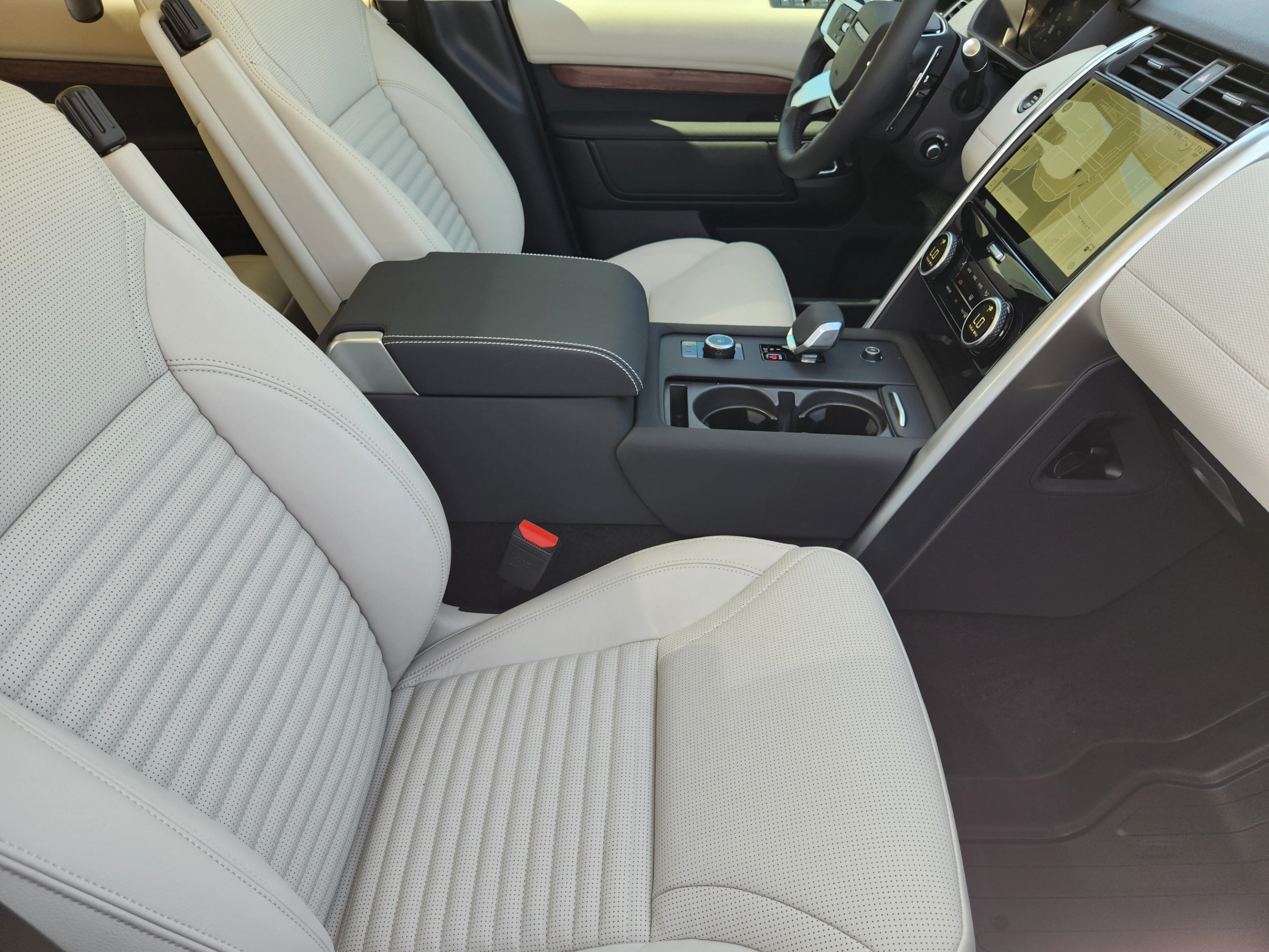 New 2026 Land Rover Discovery Dynamic SE AWD/4WD image 9