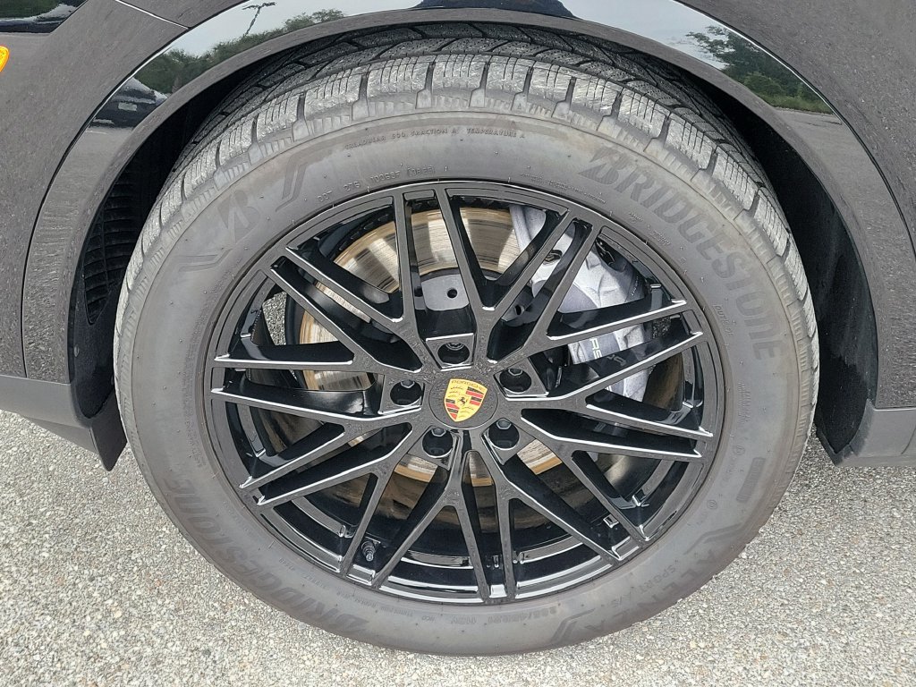 Certified 2026 Porsche Cayenne AWD/4WD image 12