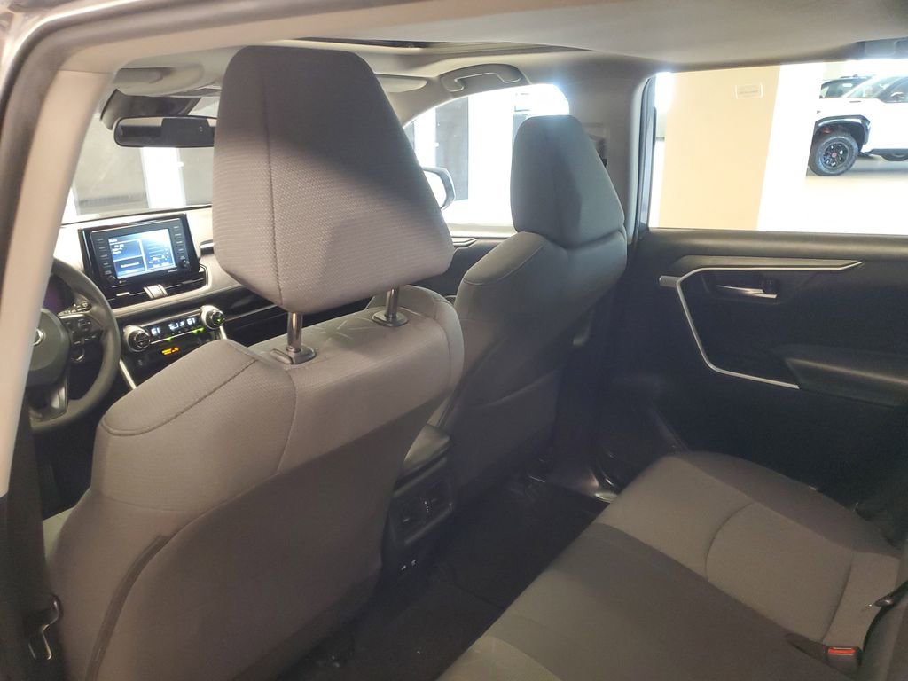 Used 2021 Toyota RAV4 XLE w/ Convenience Package image 12