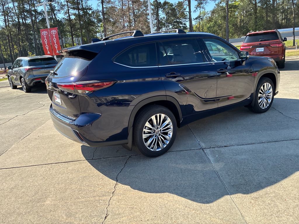 New 2026 Toyota Highlander Platinum image 7
