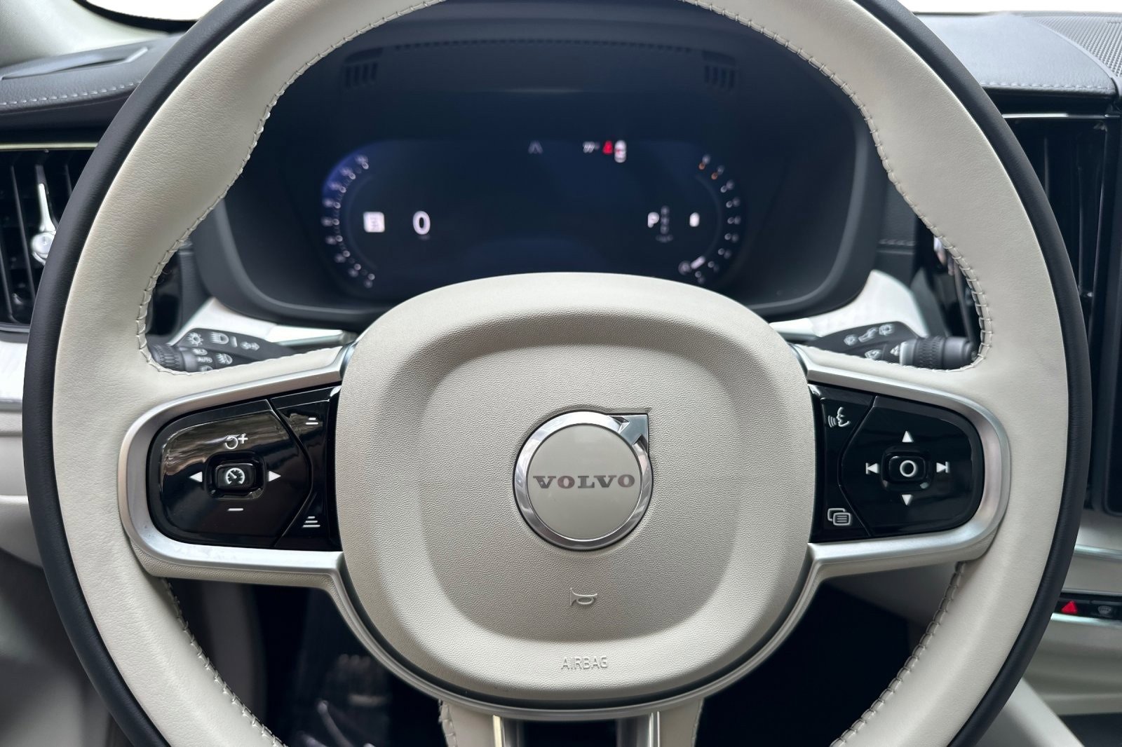 New 2026 Volvo XC60 B5 Ultra w/ Protection Package Premier image 25