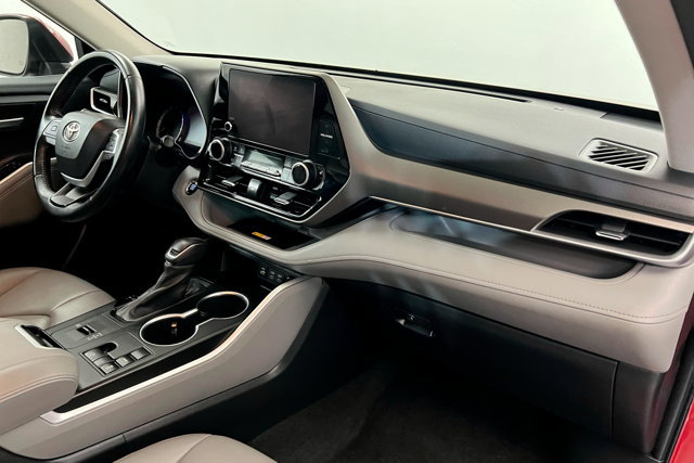 Used 2023 Toyota Highlander XLE image 25