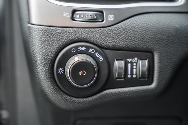 Used 2019 Jeep Cherokee Latitude Plus FWD image 38