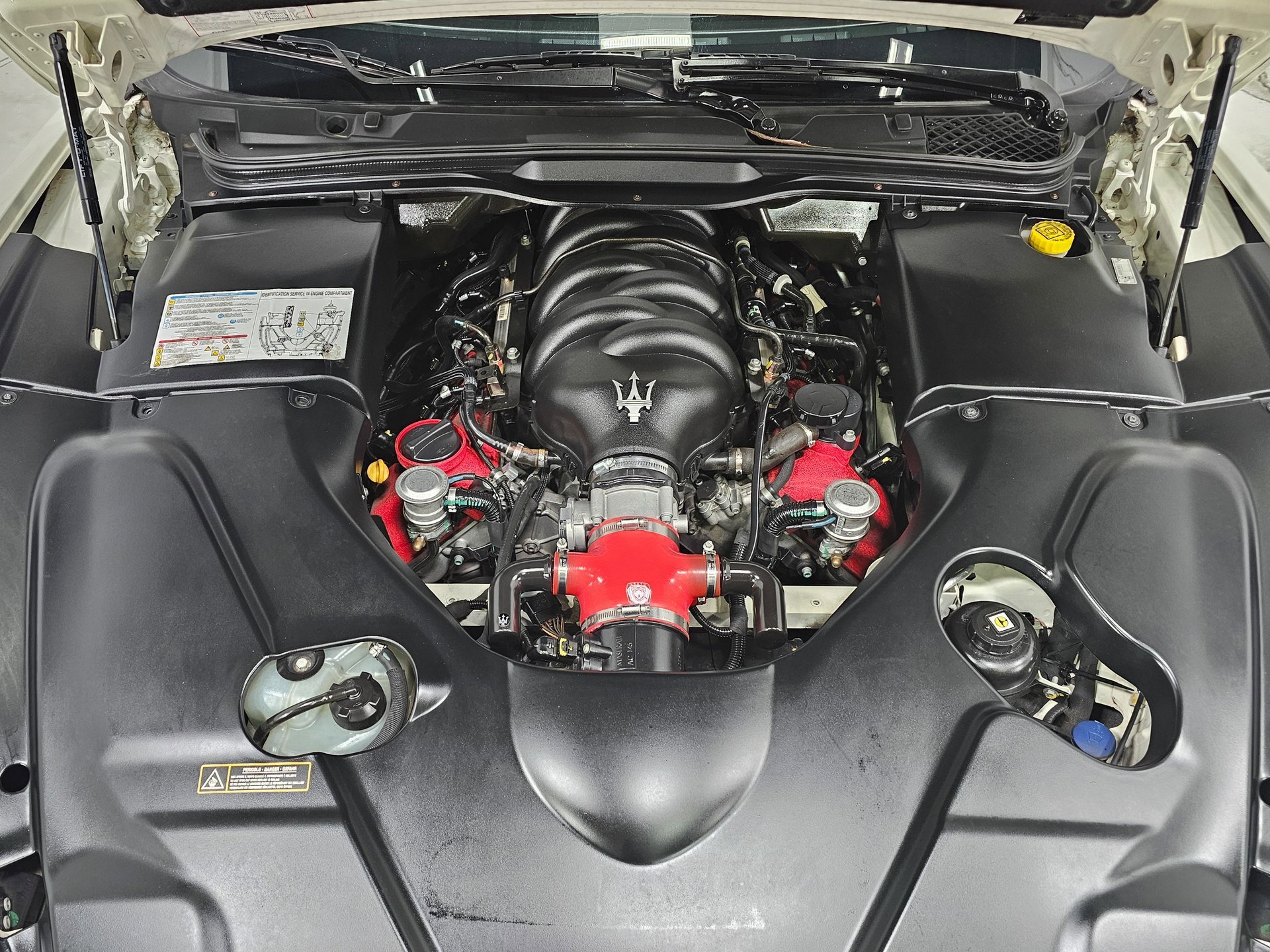 Used 2013 Maserati GranTurismo Sport image 2