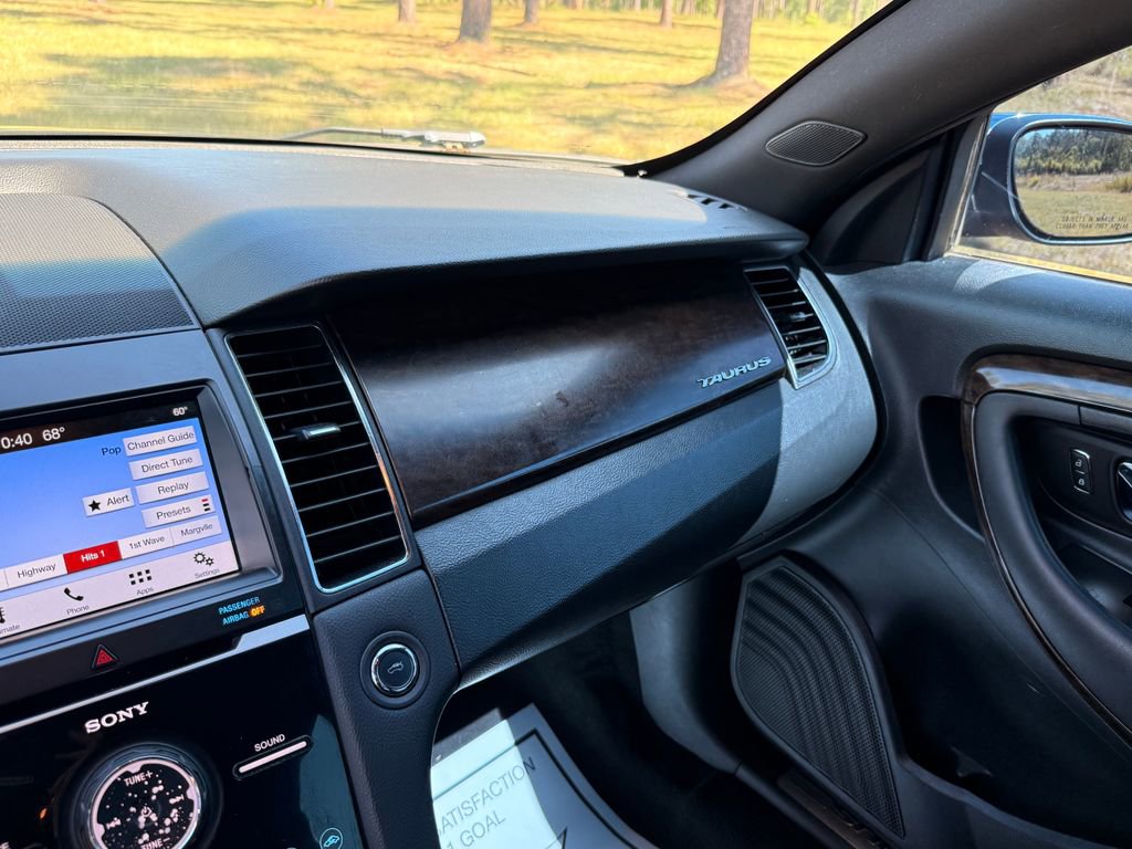 Used 2019 Ford Taurus Limited FWD image 18