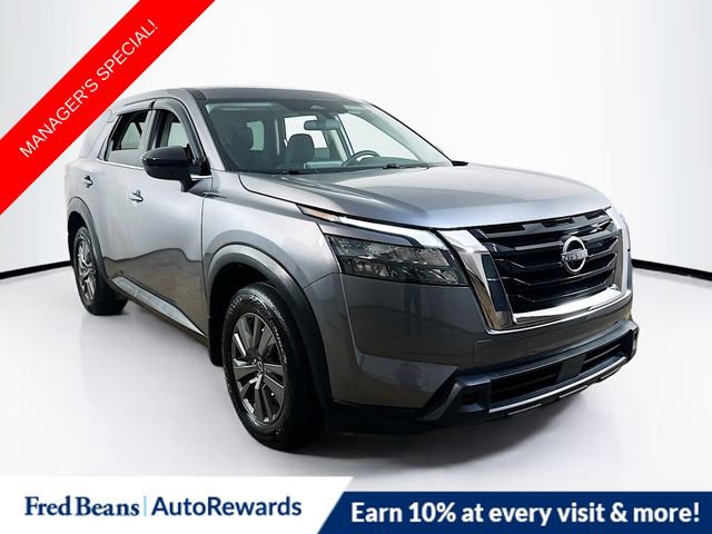 Used 2024 Nissan Pathfinder S image 1