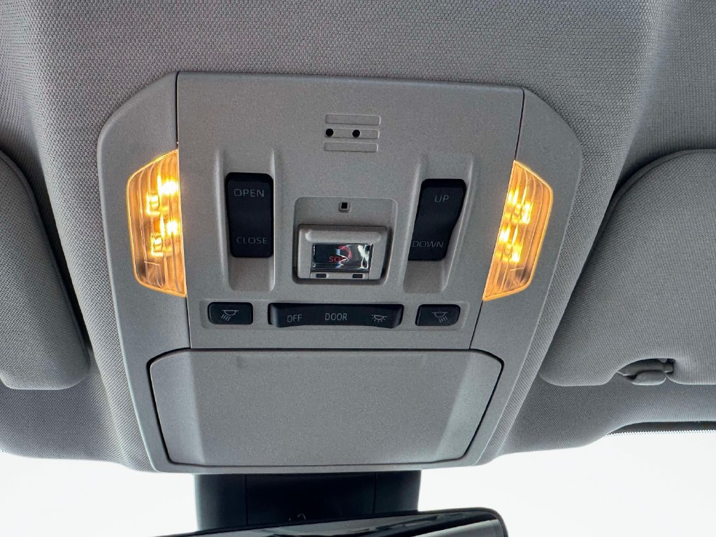 Used 2022 Toyota Highlander XLE AWD/4WD image 32