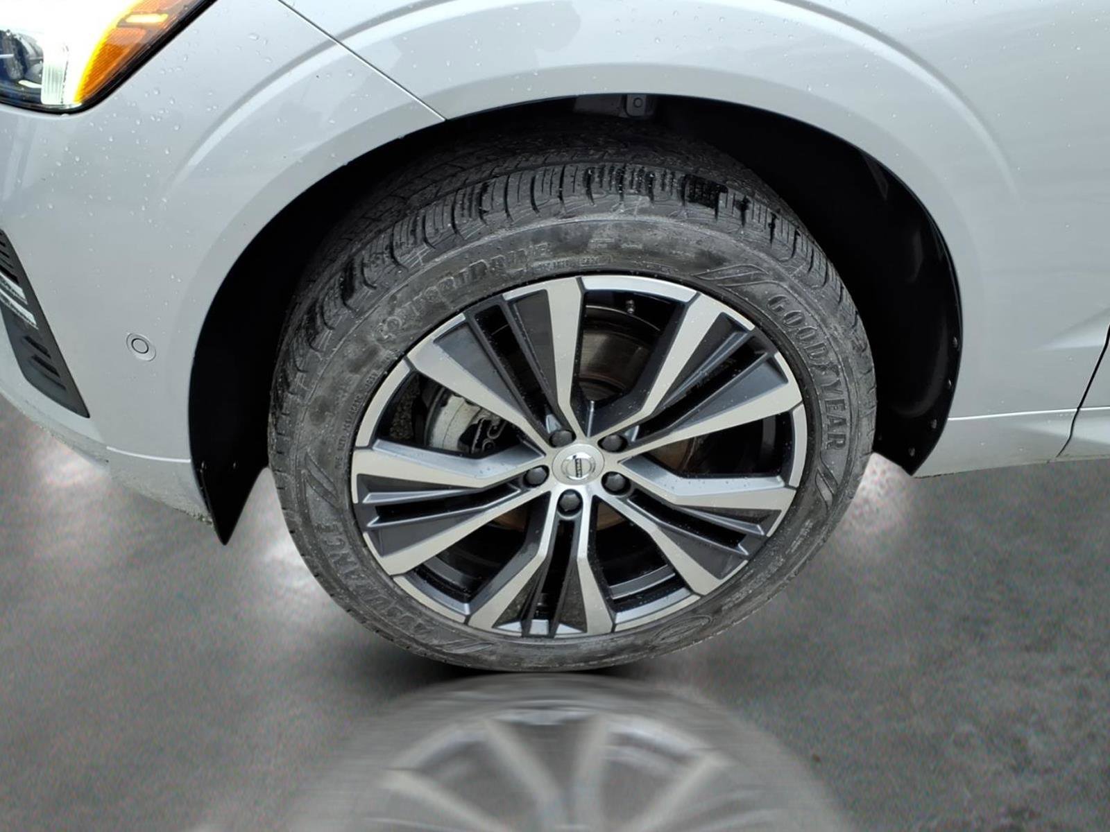 Used 2022 Volvo XC60 B5 Momentum w/ Advanced Package image 7