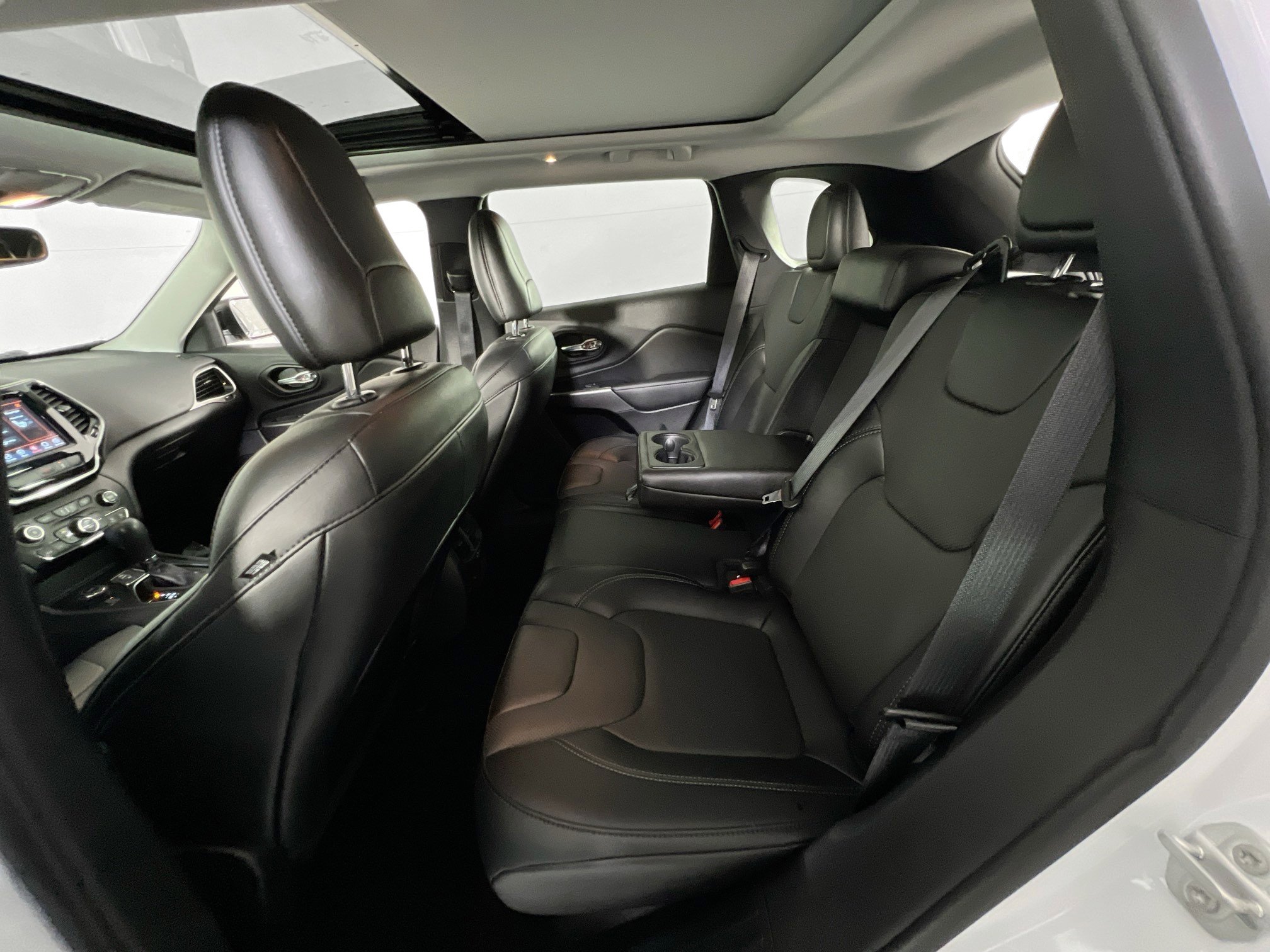 Used 2022 Jeep Cherokee Limited image 24