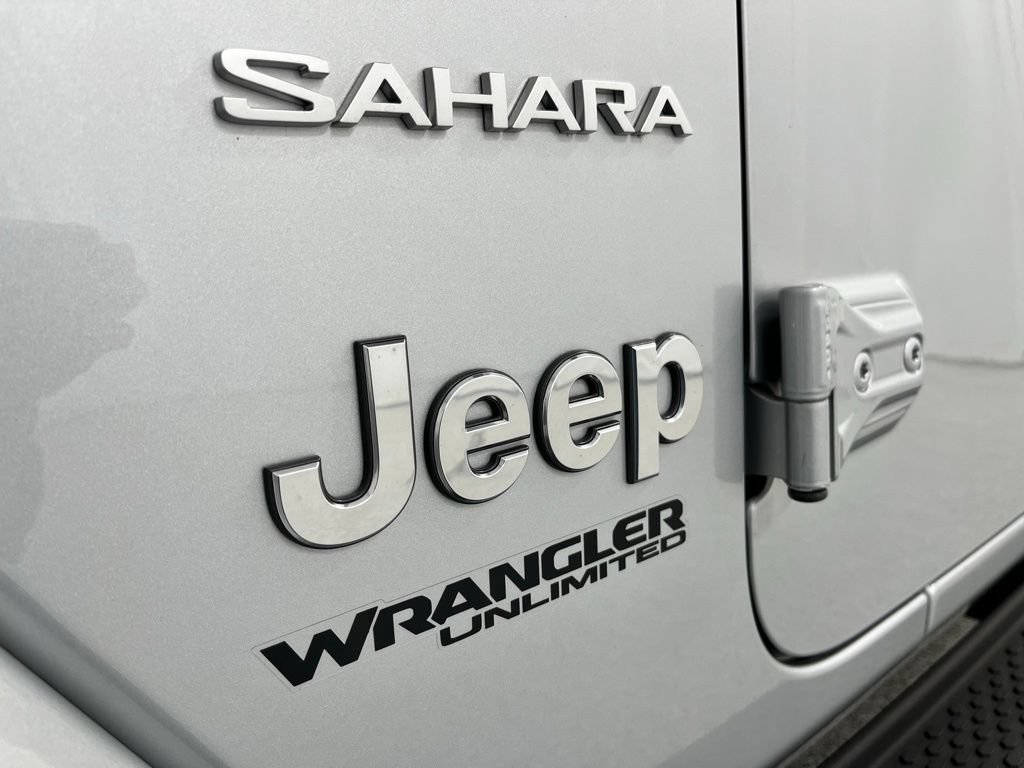 Used 2022 Jeep Wrangler Unlimited Sahara w/ Cold Weather Group AWD/4WD image 37