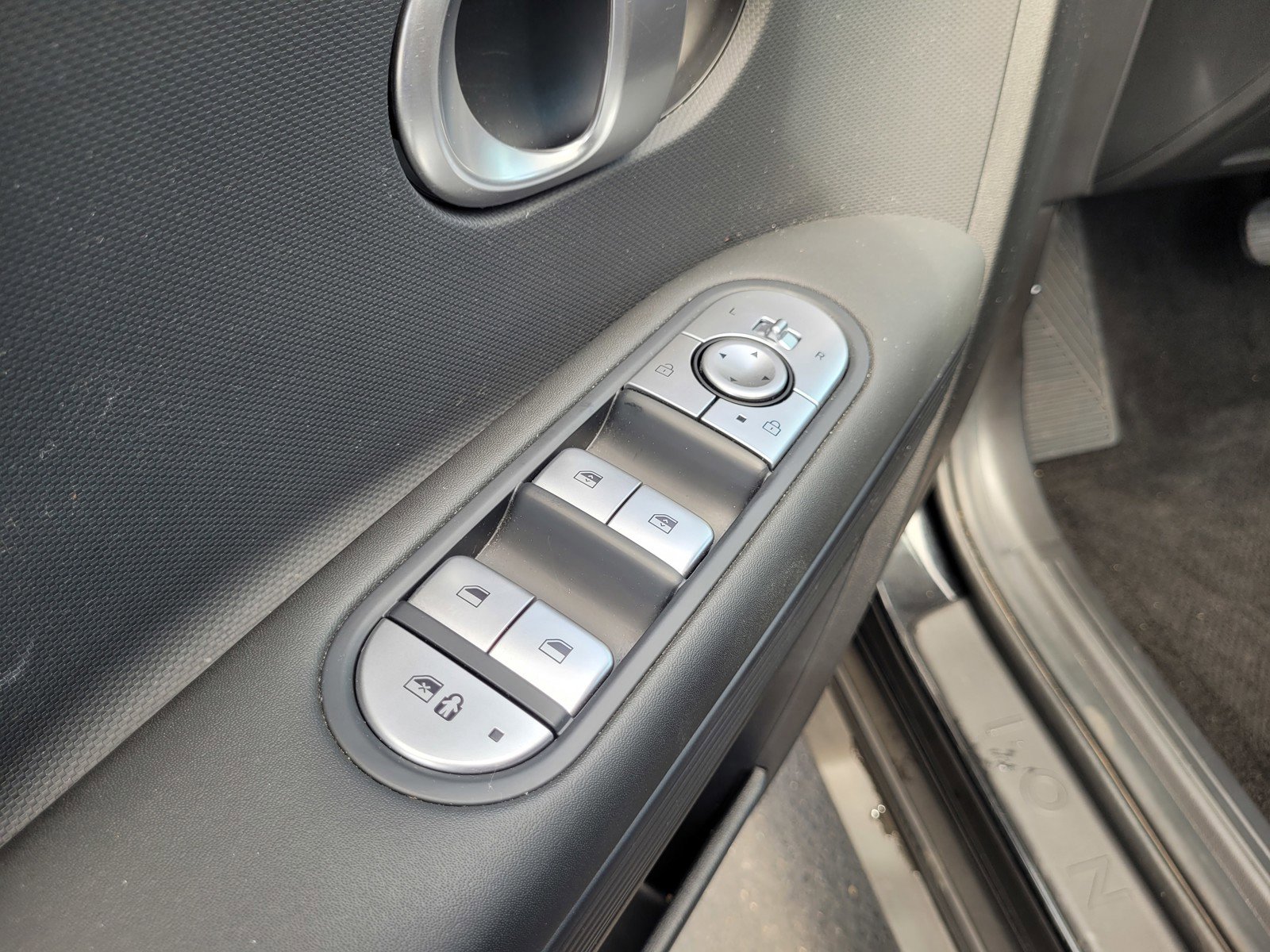 Used 2024 Hyundai Ioniq 5 SEL image 26