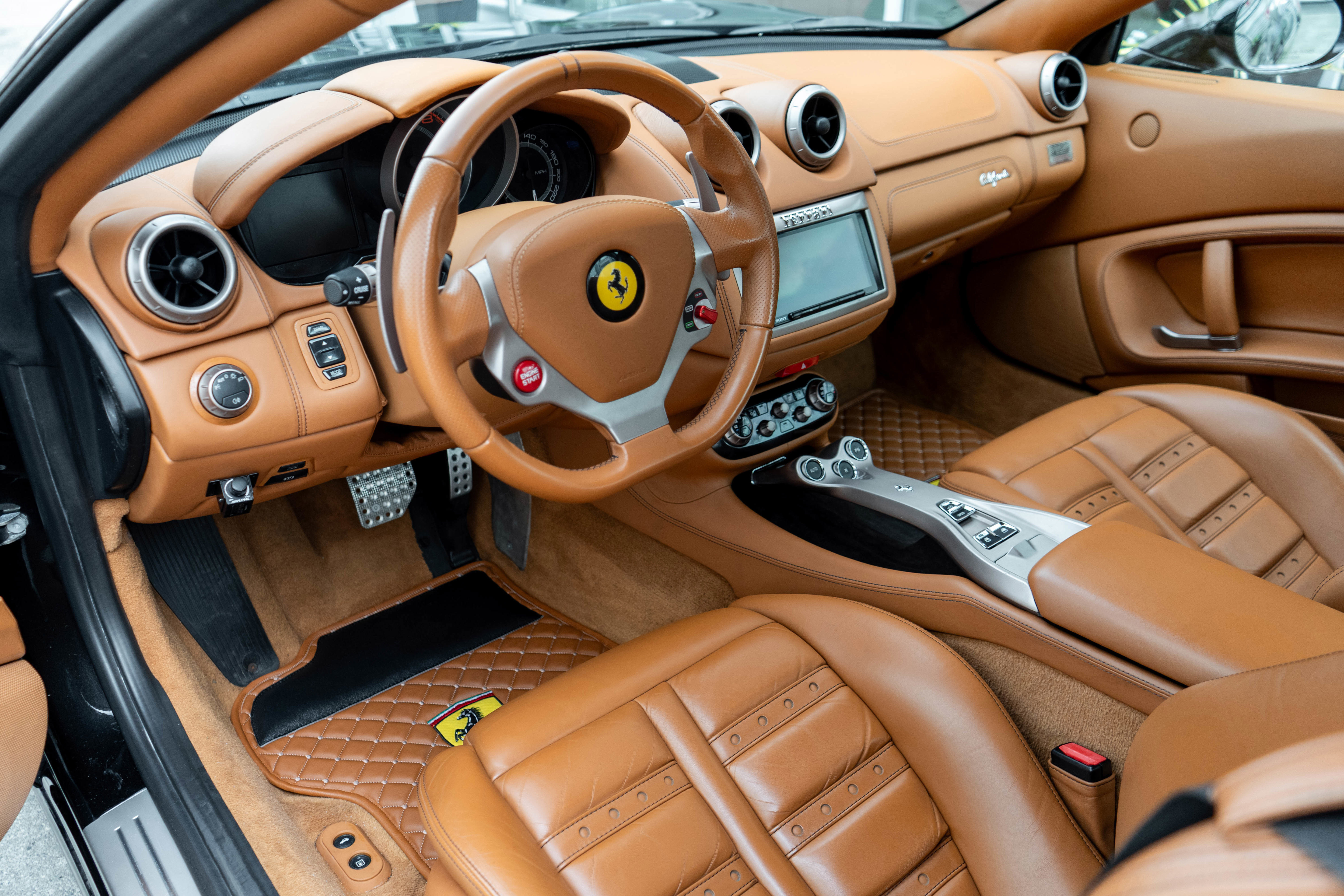 Used 2013 Ferrari California image 10