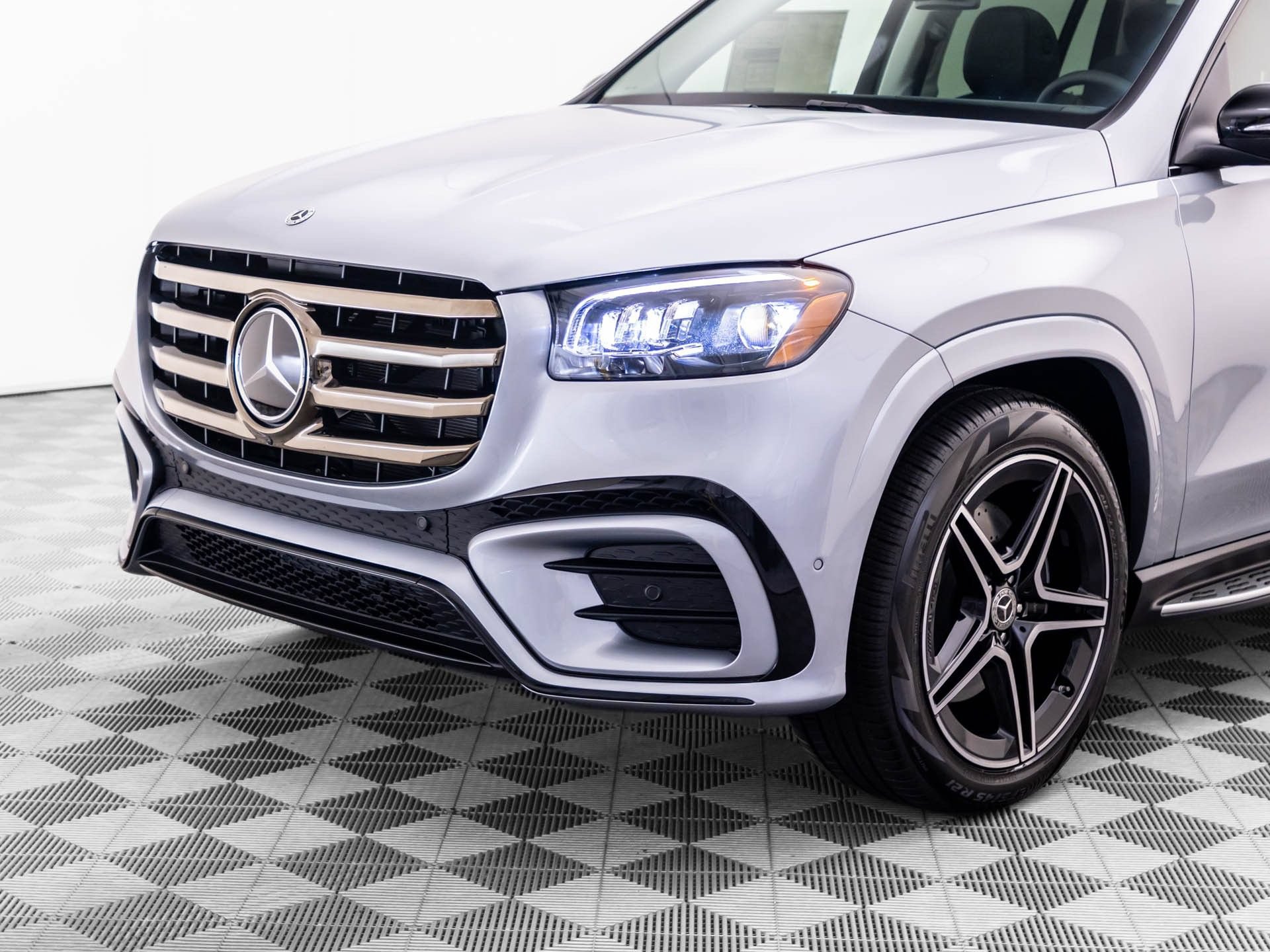 New 2026 Mercedes-Benz GLS 450 4MATIC image 41