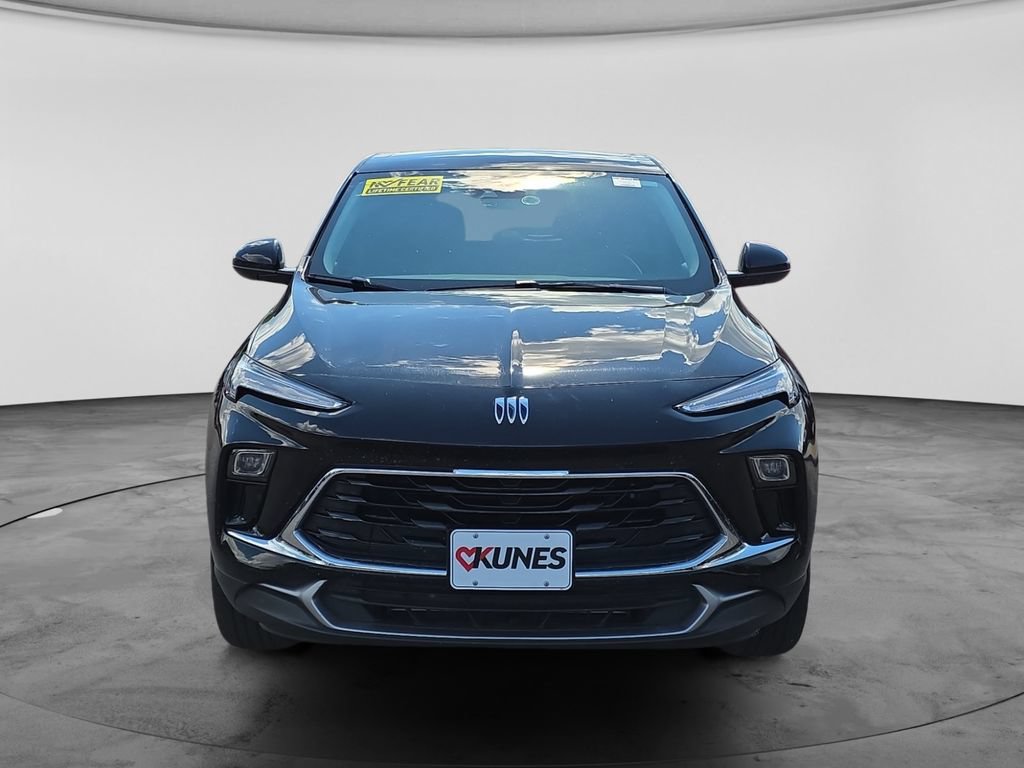 Used 2025 Buick Encore GX Preferred AWD/4WD image 2