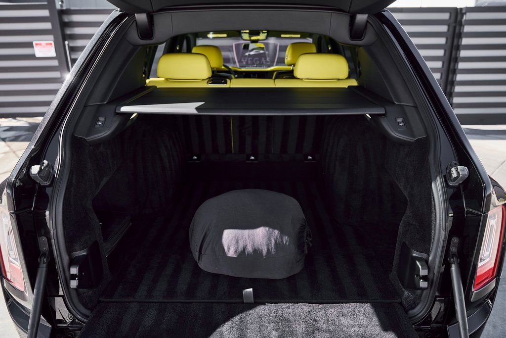 Used 2022 Rolls-Royce Cullinan Black Badge w/ Dark Exterior Package image 19