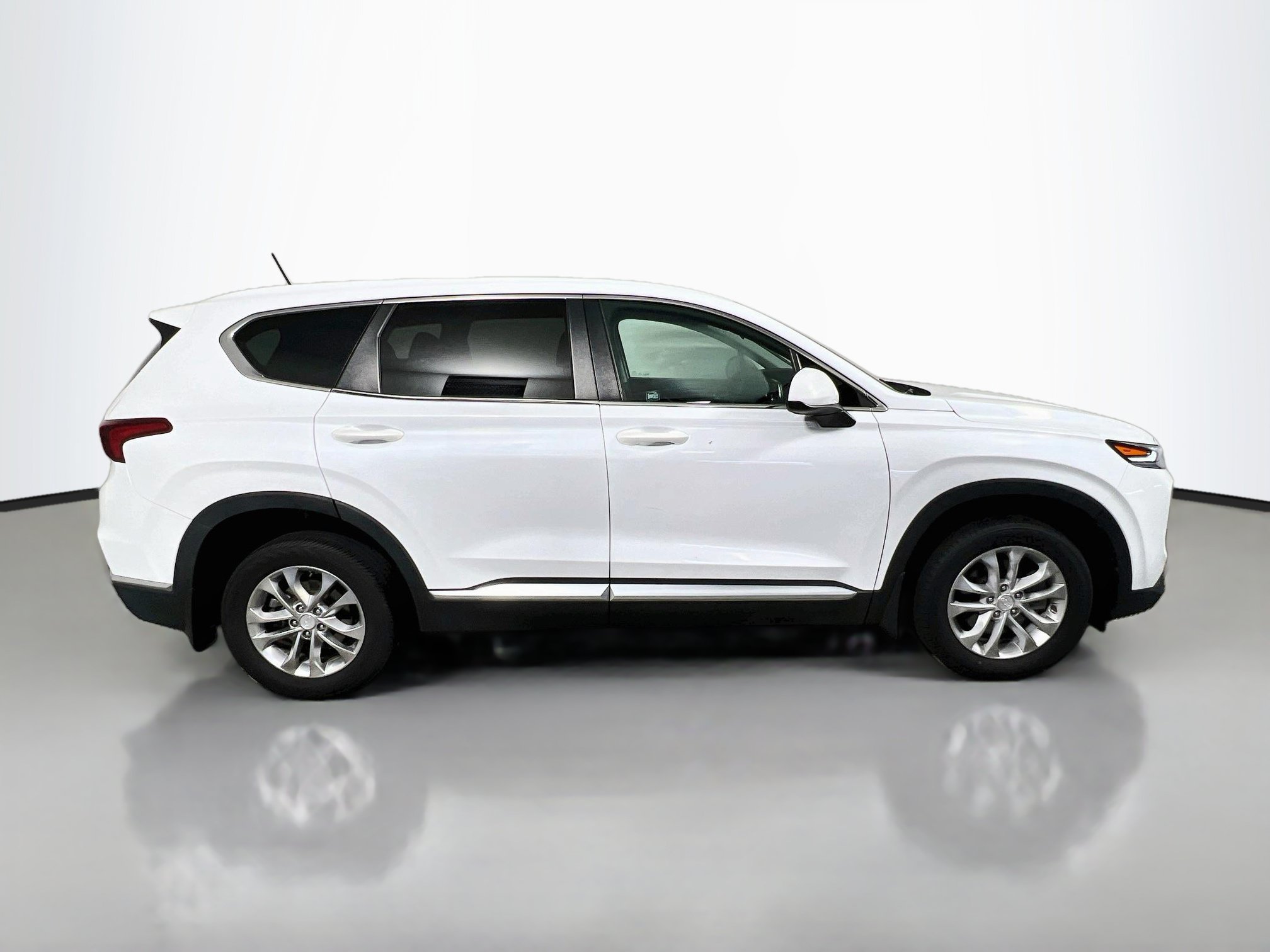 Used 2020 Hyundai Santa Fe SE FWD image 3