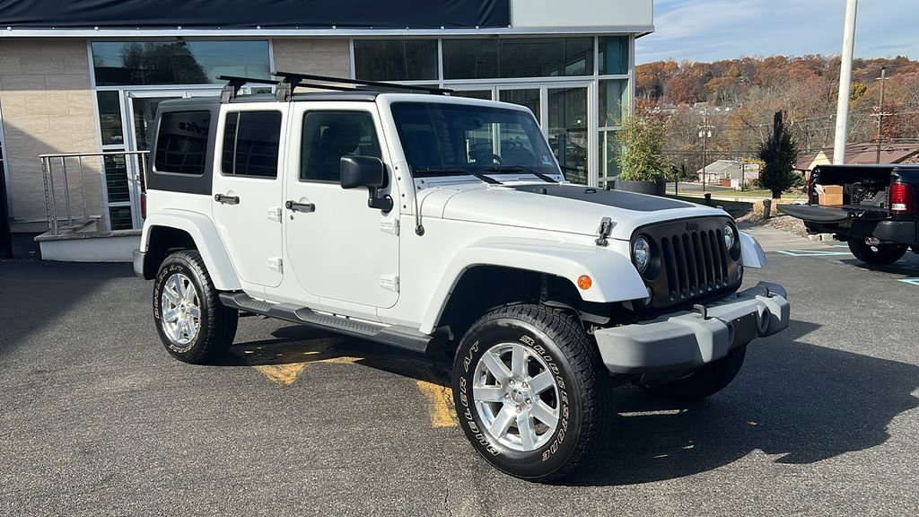 Used 2017 Jeep Wrangler Unlimited Sahara w/ Connectivity Group image 7