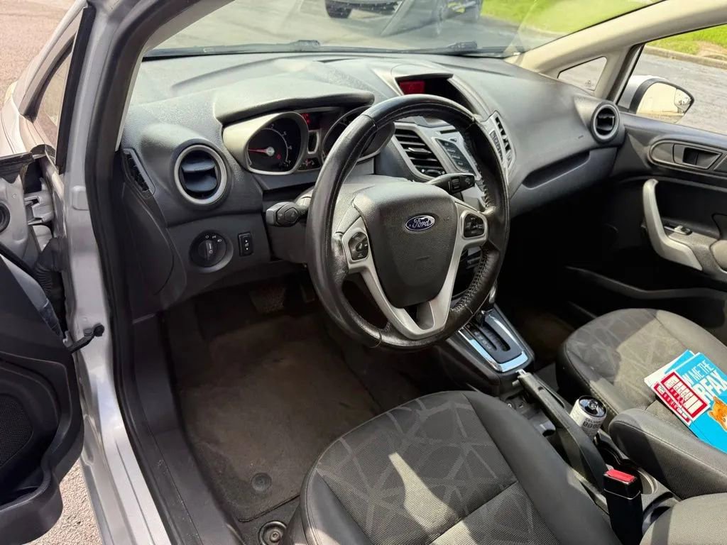 Used 2012 Ford Fiesta SES FWD image 12
