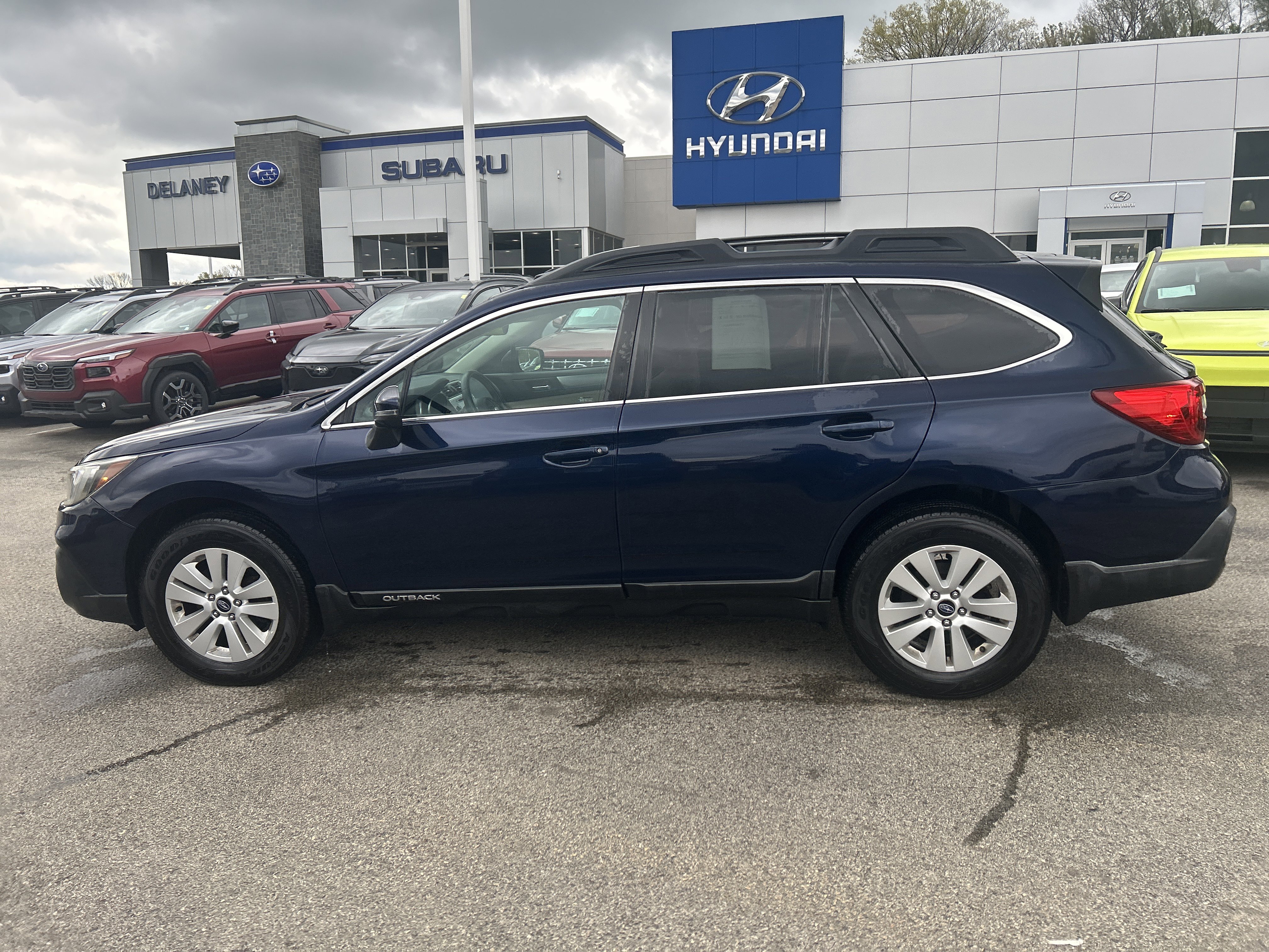 Used 2018 Subaru Outback 2.5i Premium AWD/4WD image 23