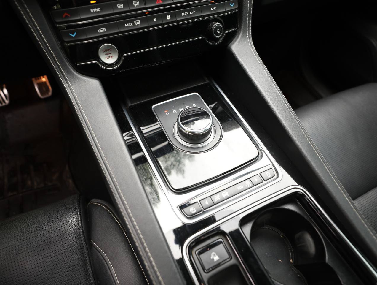 Used 2019 Jaguar F-PACE R-Sport AWD/4WD image 22