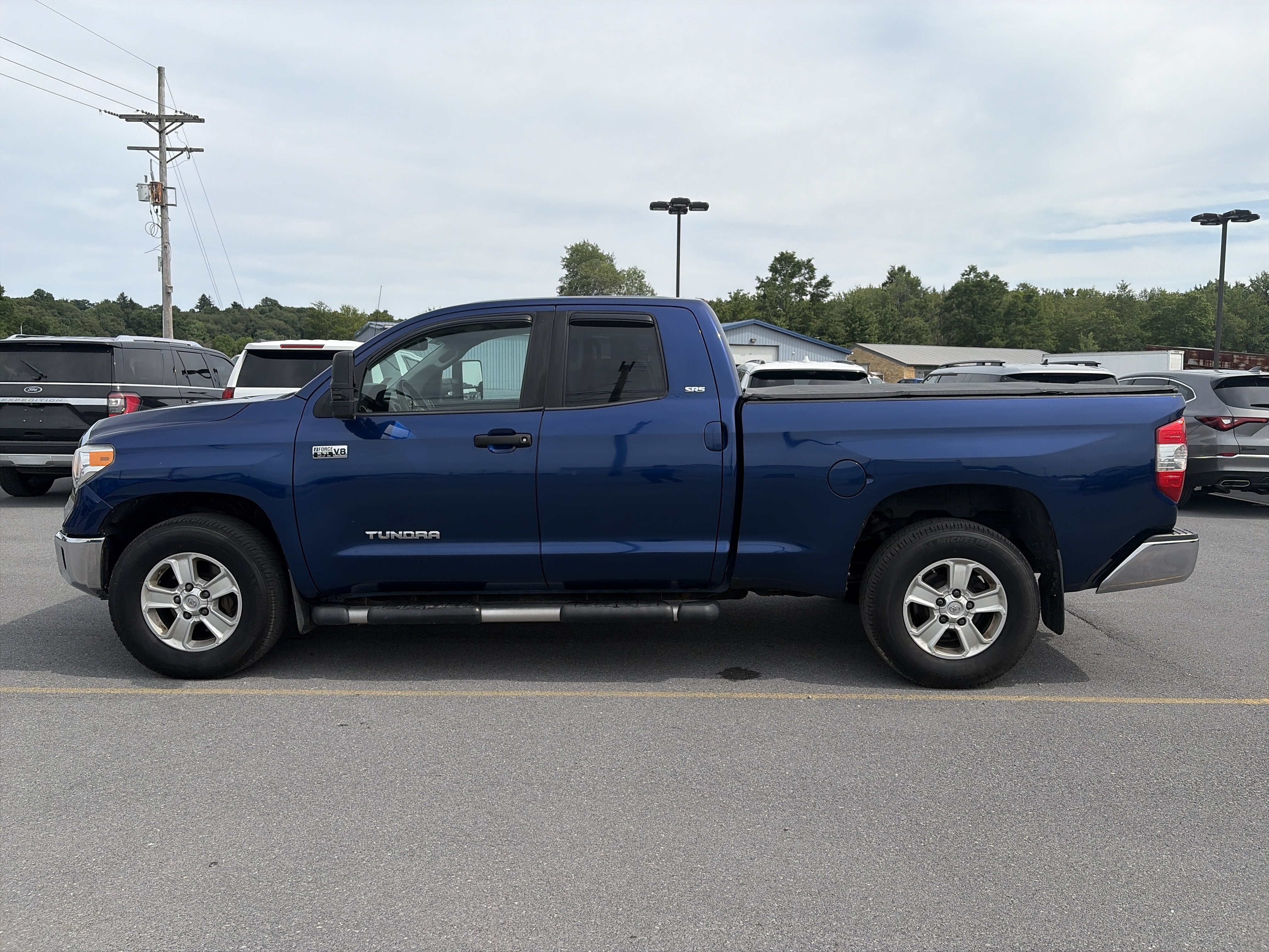 Used 2014 Toyota Tundra SR5 w/ SR5 Upgrade Package AWD/4WD image 13