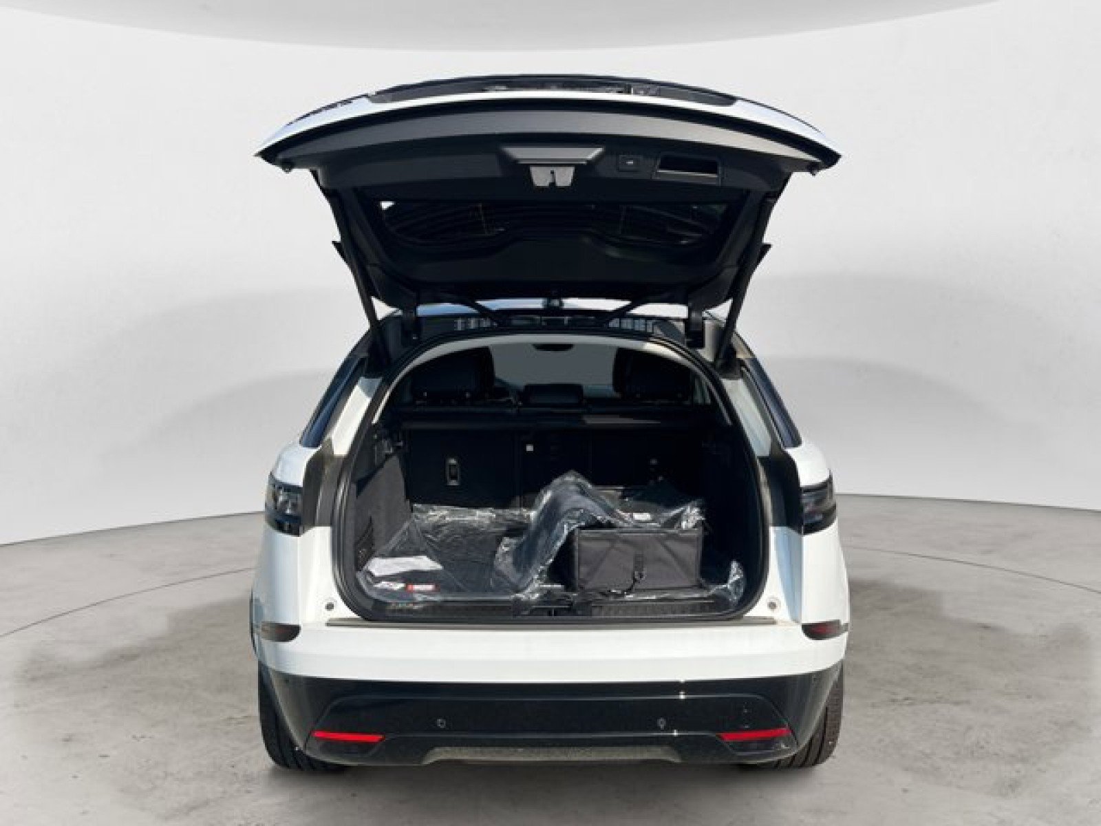 New 2025 Land Rover Range Rover Velar Dynamic SE image 19