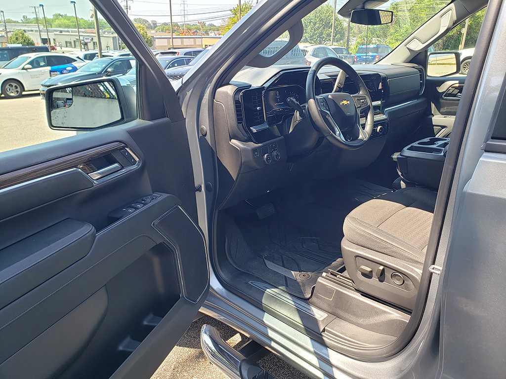 Used 2024 Chevrolet Silverado 1500 LT w/ Protection Package RWD image 9