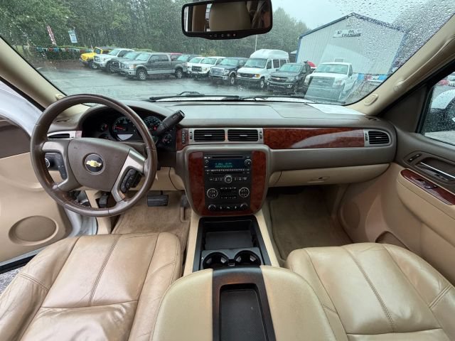 Used 2012 Chevrolet Suburban LT w/ Luxury Package AWD/4WD image 15