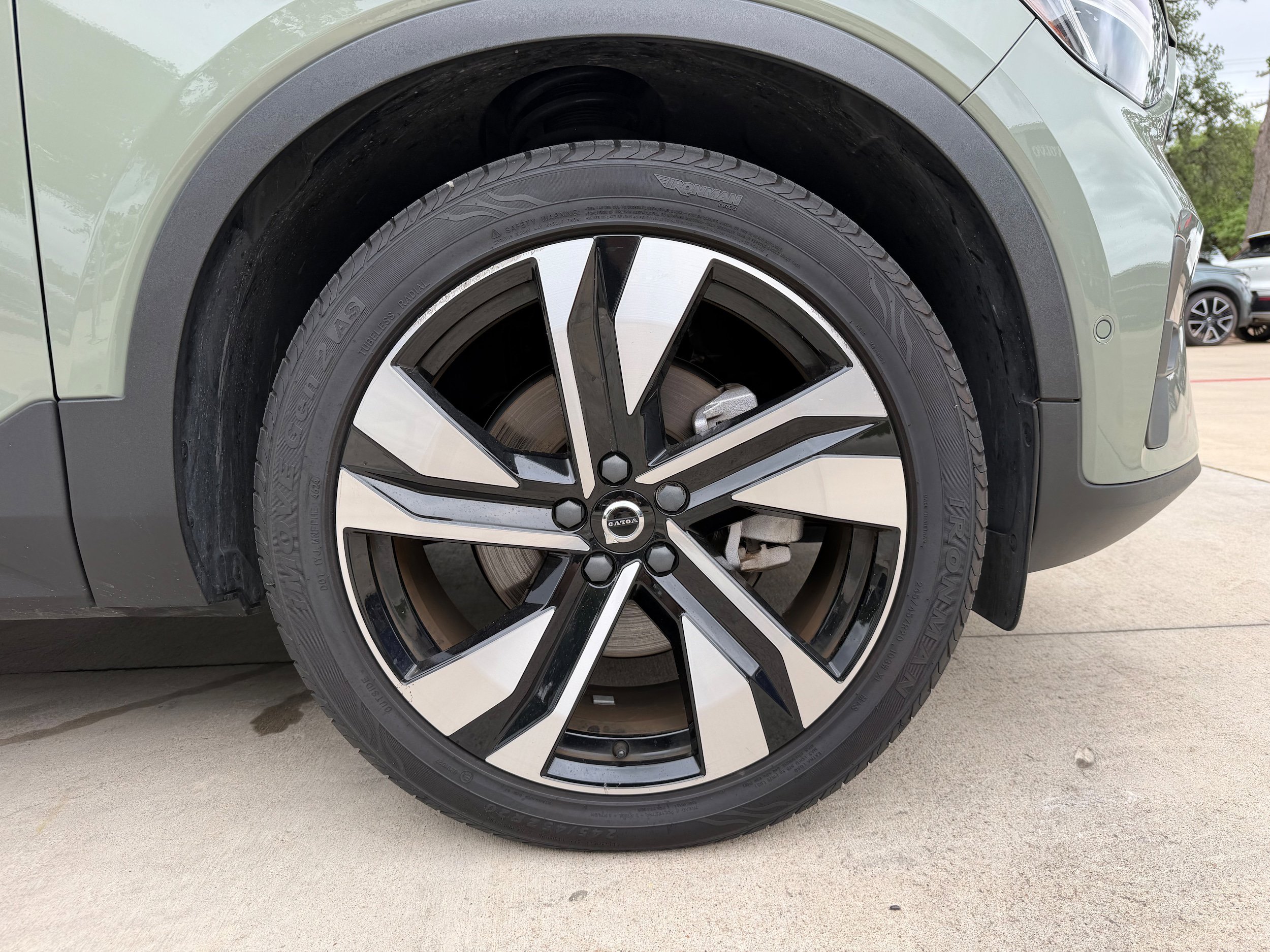 Certified 2023 Volvo XC40 B4 Plus w/ Driver Assist Package FWD image 9