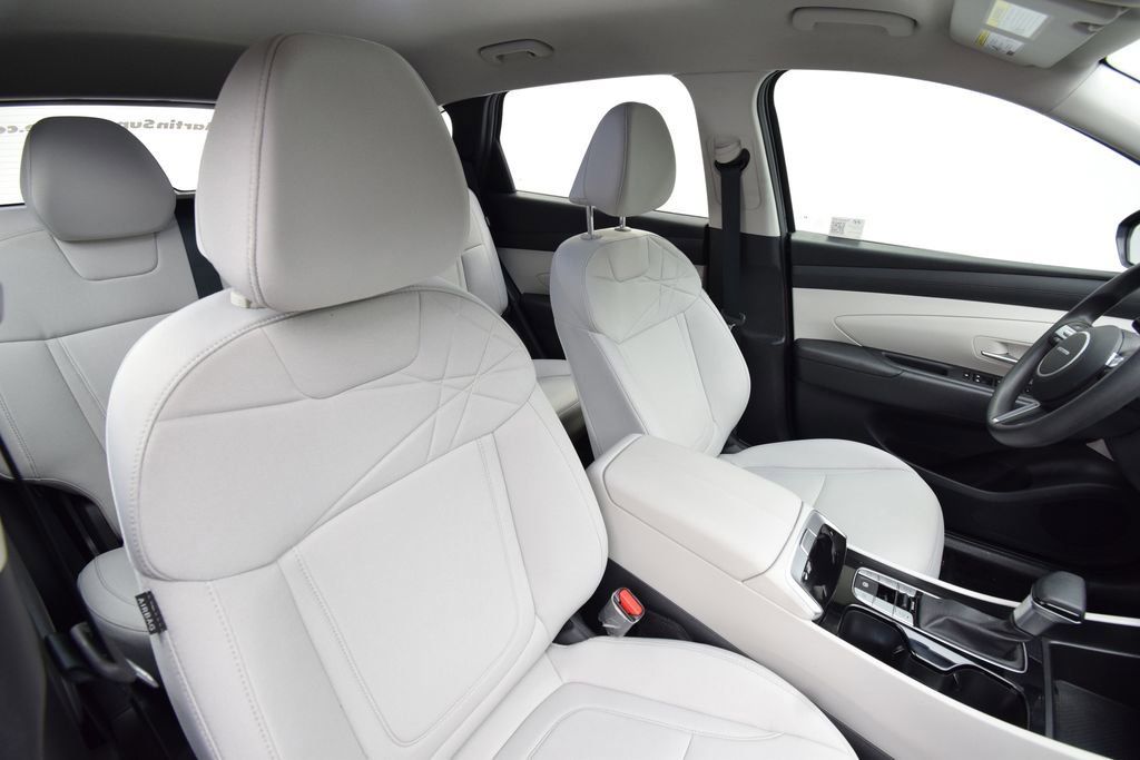 Used 2025 Hyundai Tucson SE image 16
