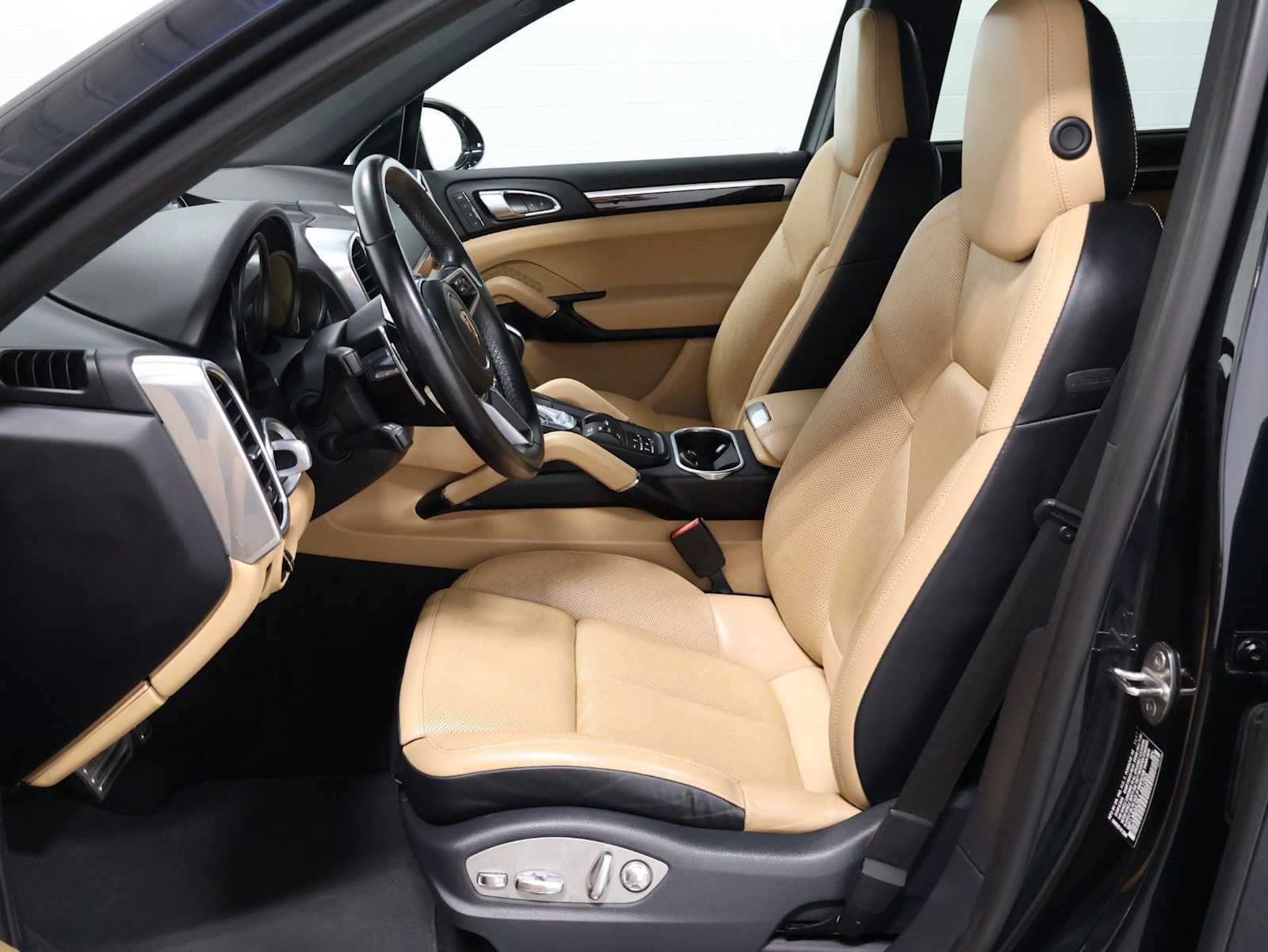 Used 2018 Porsche Cayenne S AWD/4WD image 5