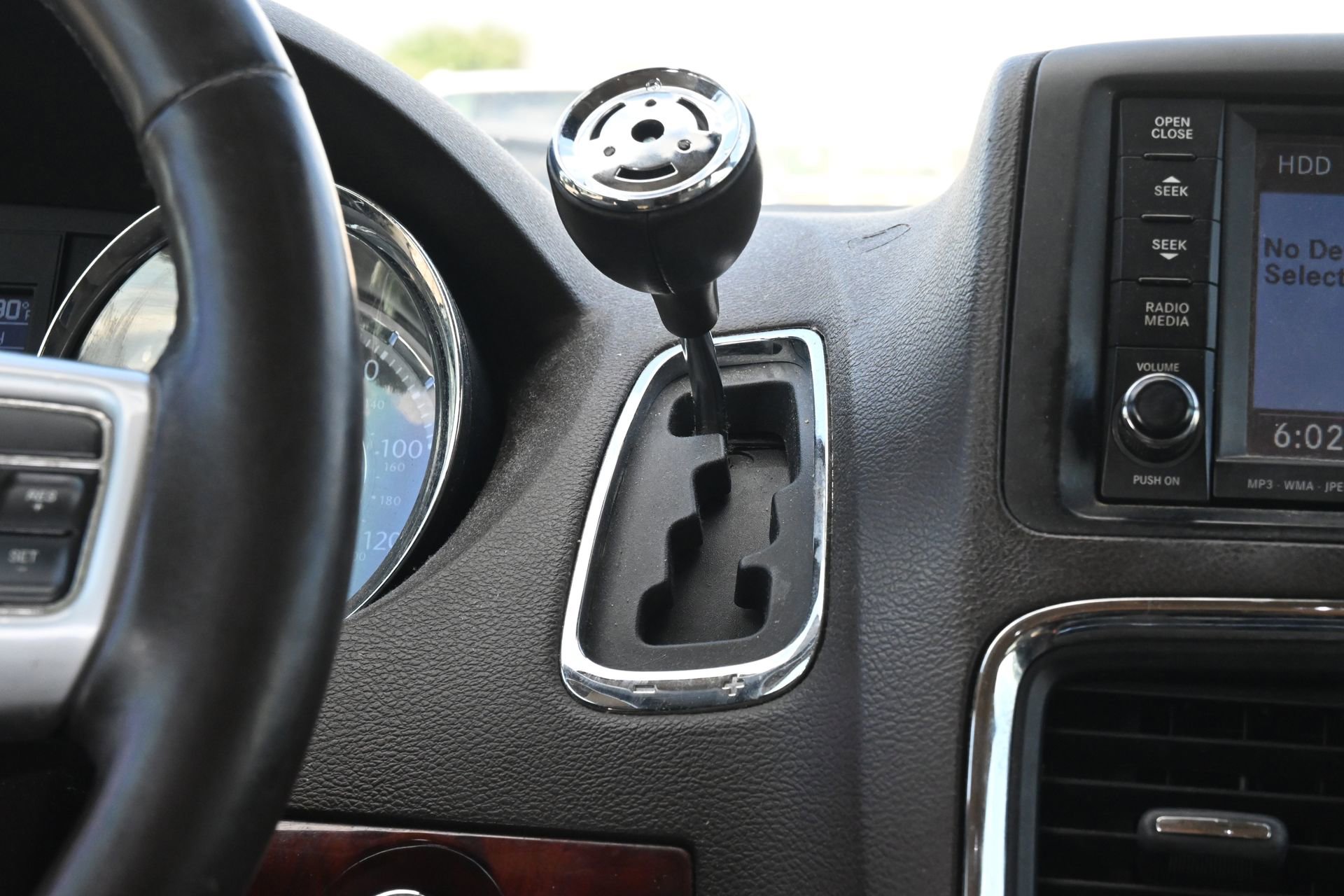 Used 2012 Chrysler Town & Country Touring-L w/ Entertainment Group #2 FWD image 14