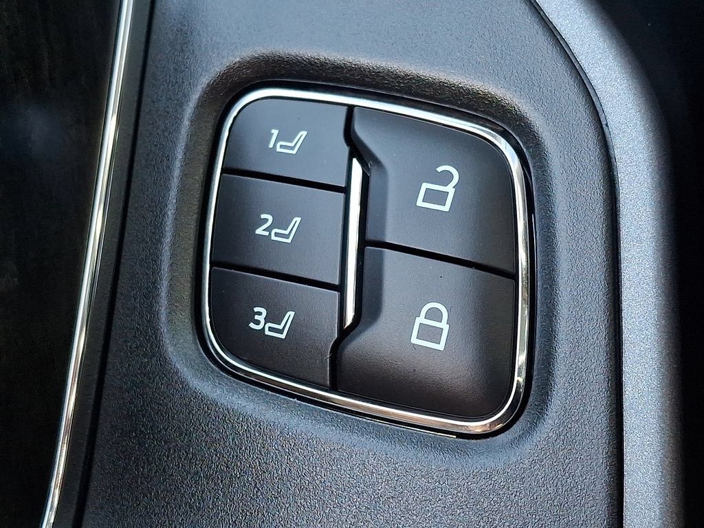 Used 2025 Ford F250 Lariat AWD/4WD image 24