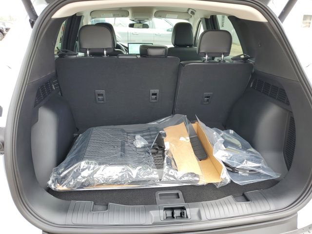 Used 2025 Ford Escape SE w/ Class II Trailer Tow Package FWD image 7